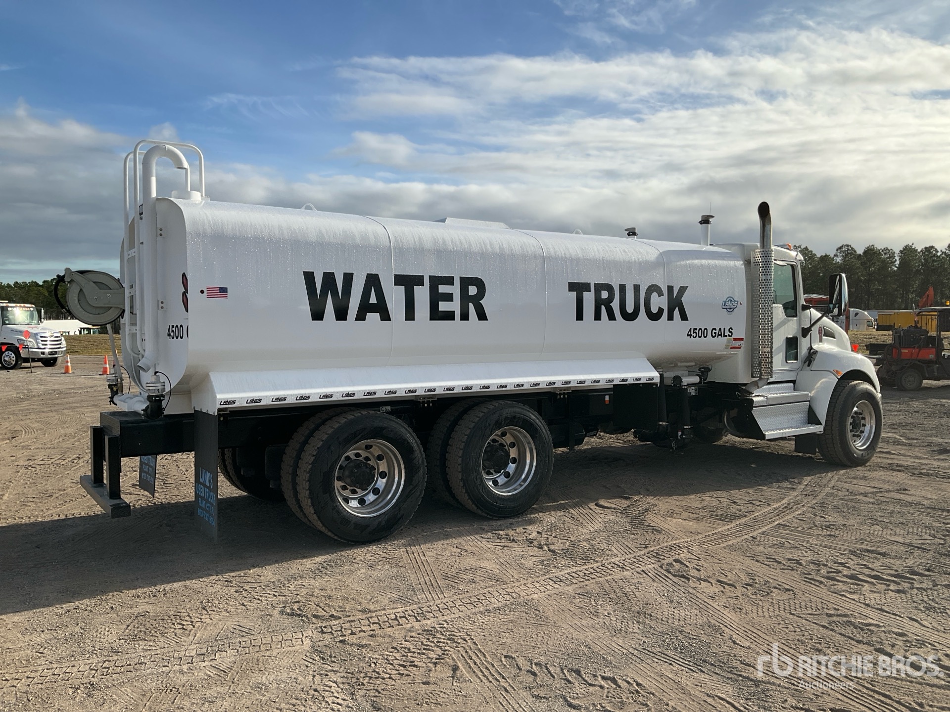 Aspect général with Image, coin arrière droit