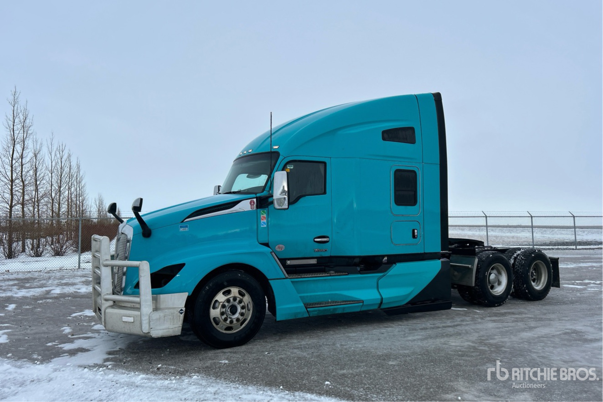 General Appearance with Foto, angolo anteriore sinistro