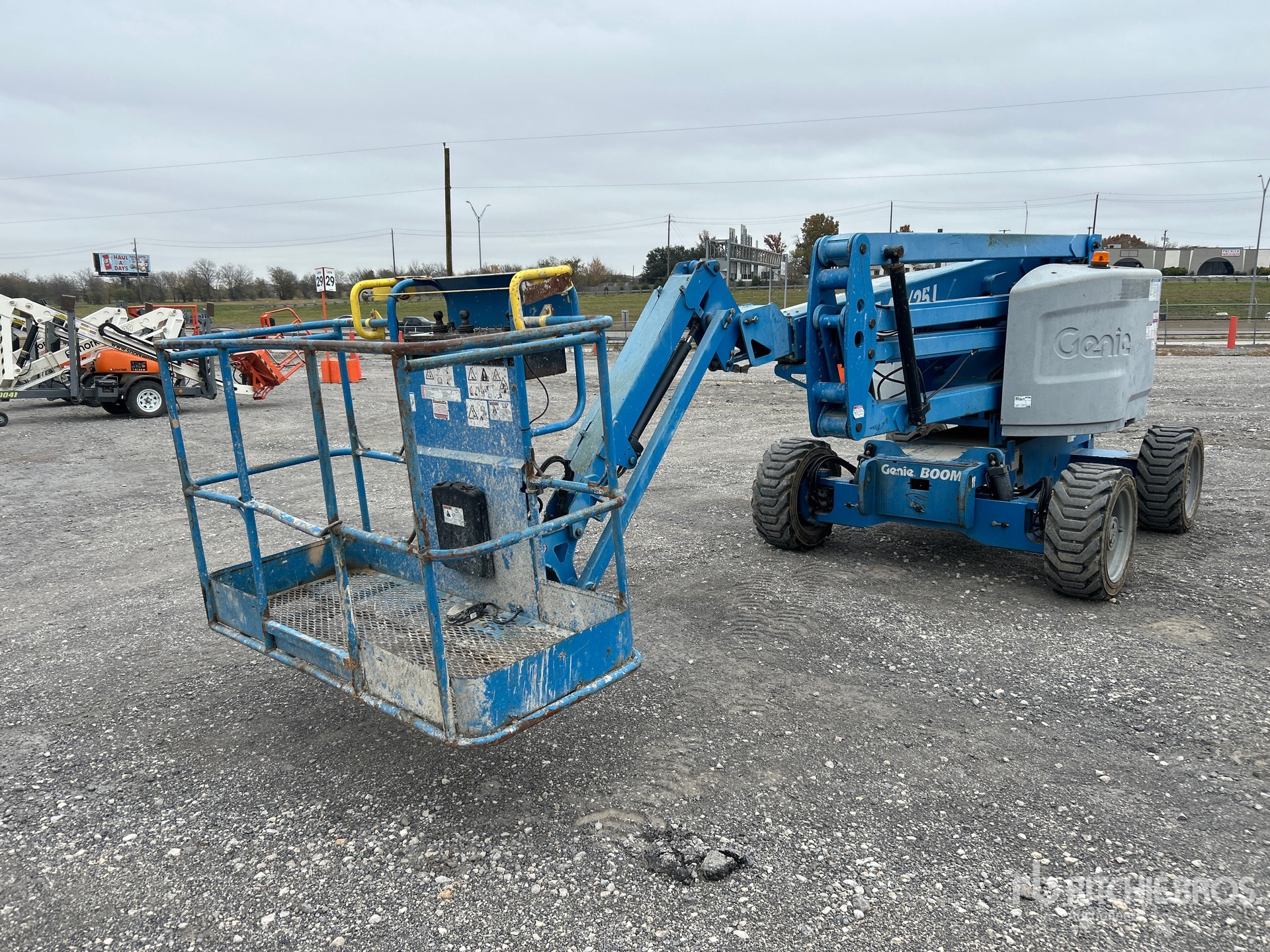 General Appearance with Bild, Ecke vorne links