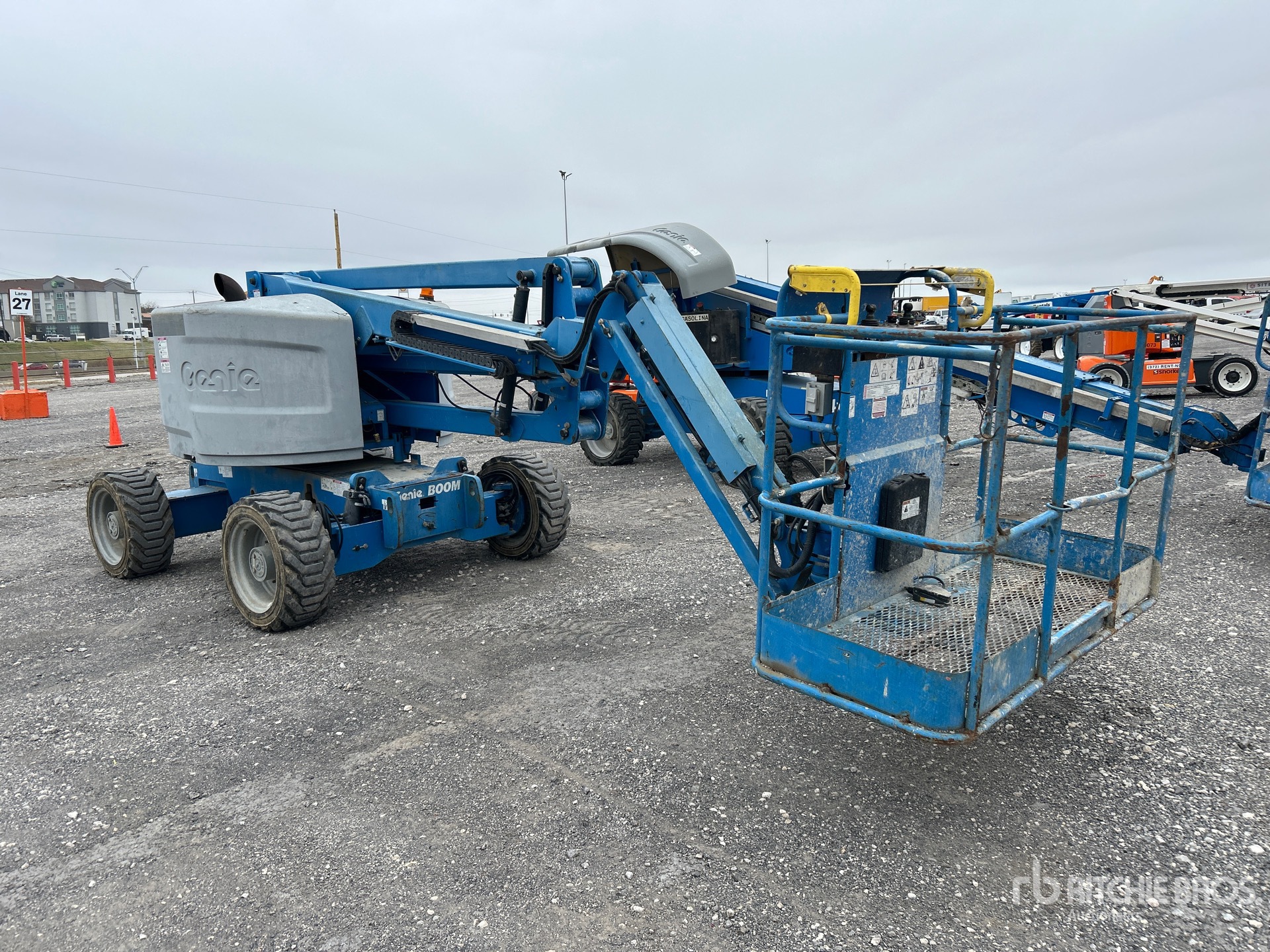 General Appearance with Bild, Ecke vorne rechts