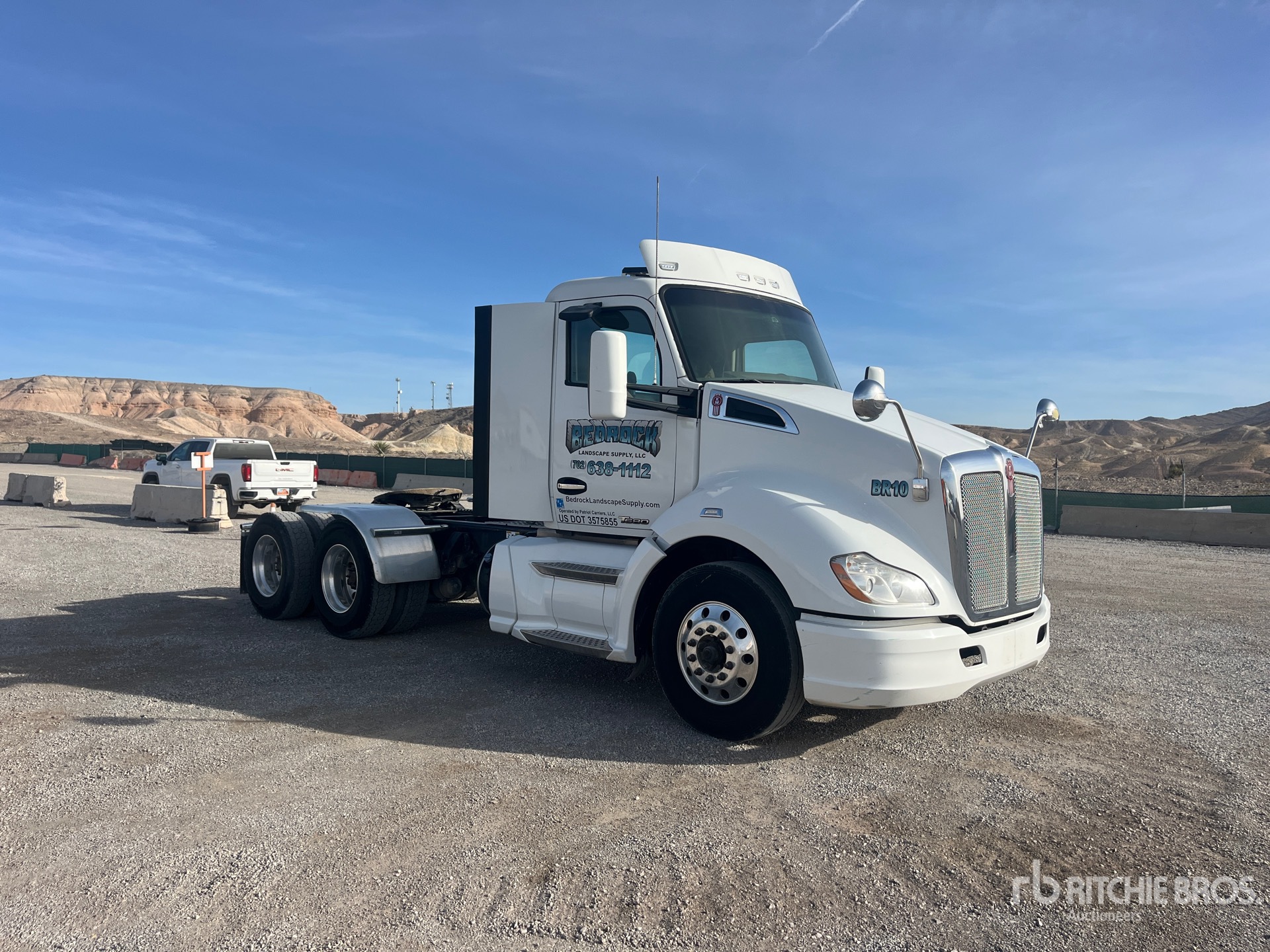 Aspect général with Image, coin avant droit