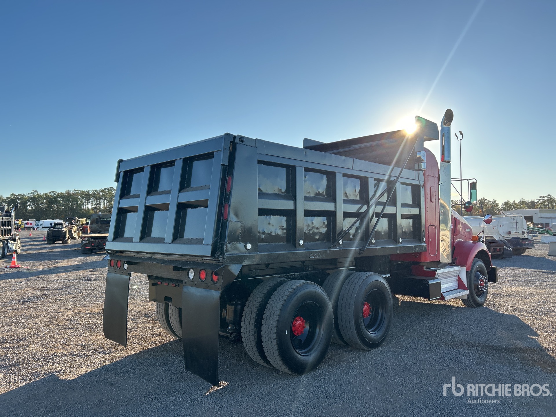 General Appearance with Bild, Ecke hinten rechts