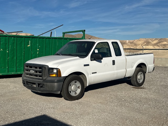 2006 Ford F-250 XL 4x2 Extended Cab Pickup