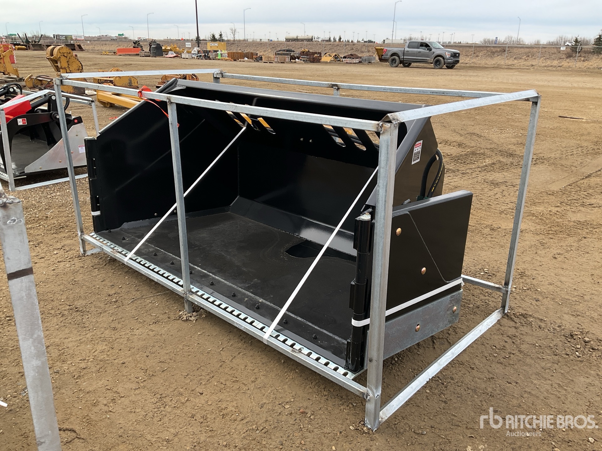 General Appearance with Bild, Ecke vorne links