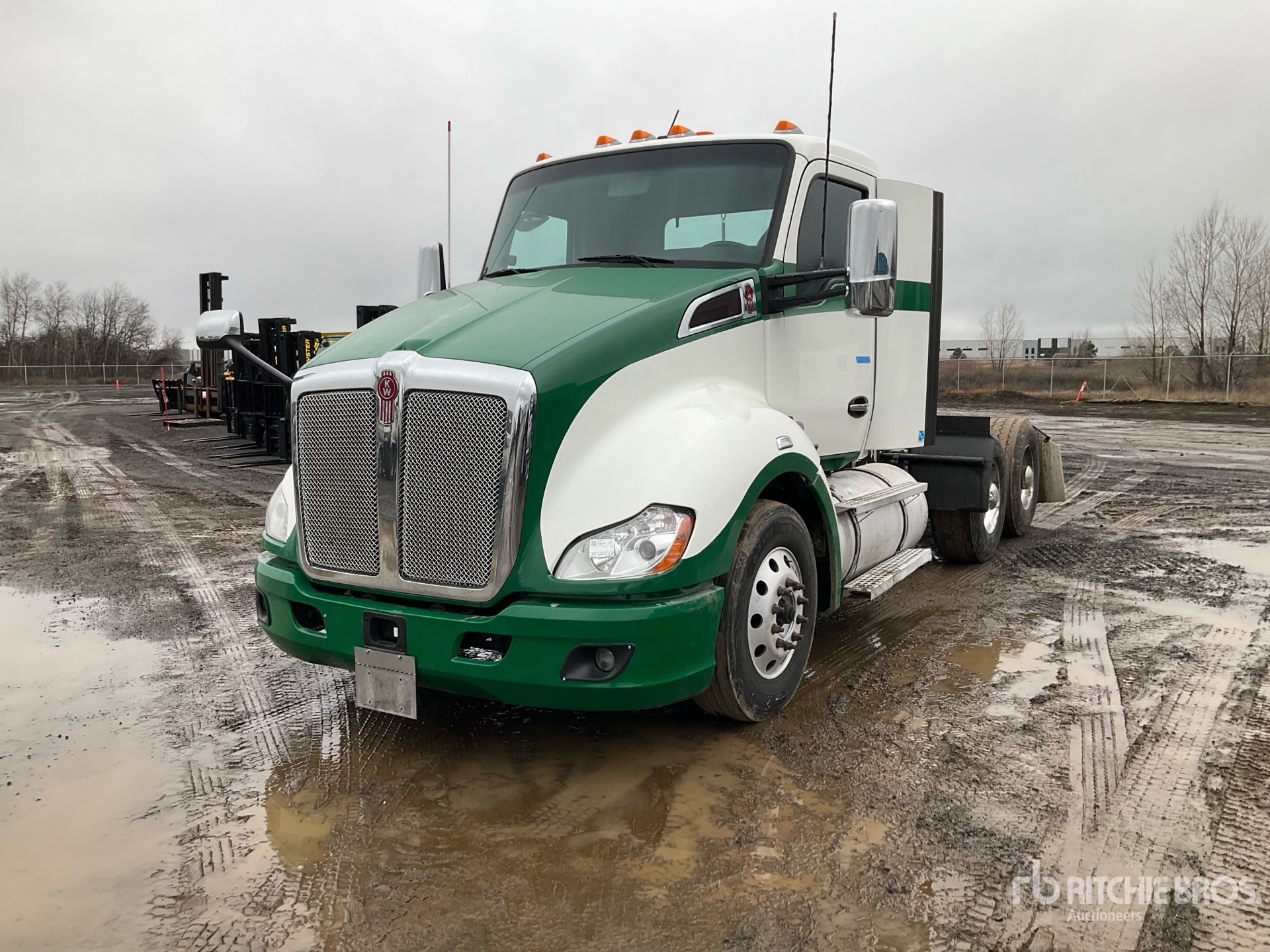 General Appearance with Picture, Left Front Corner