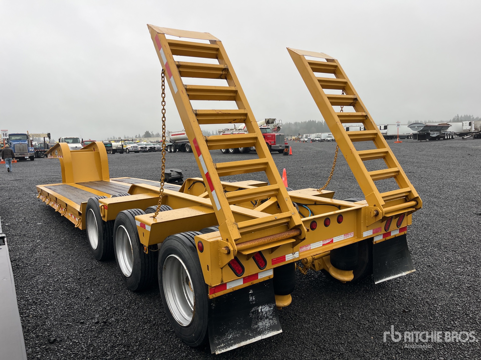 General Appearance with Bild, Ecke hinten links