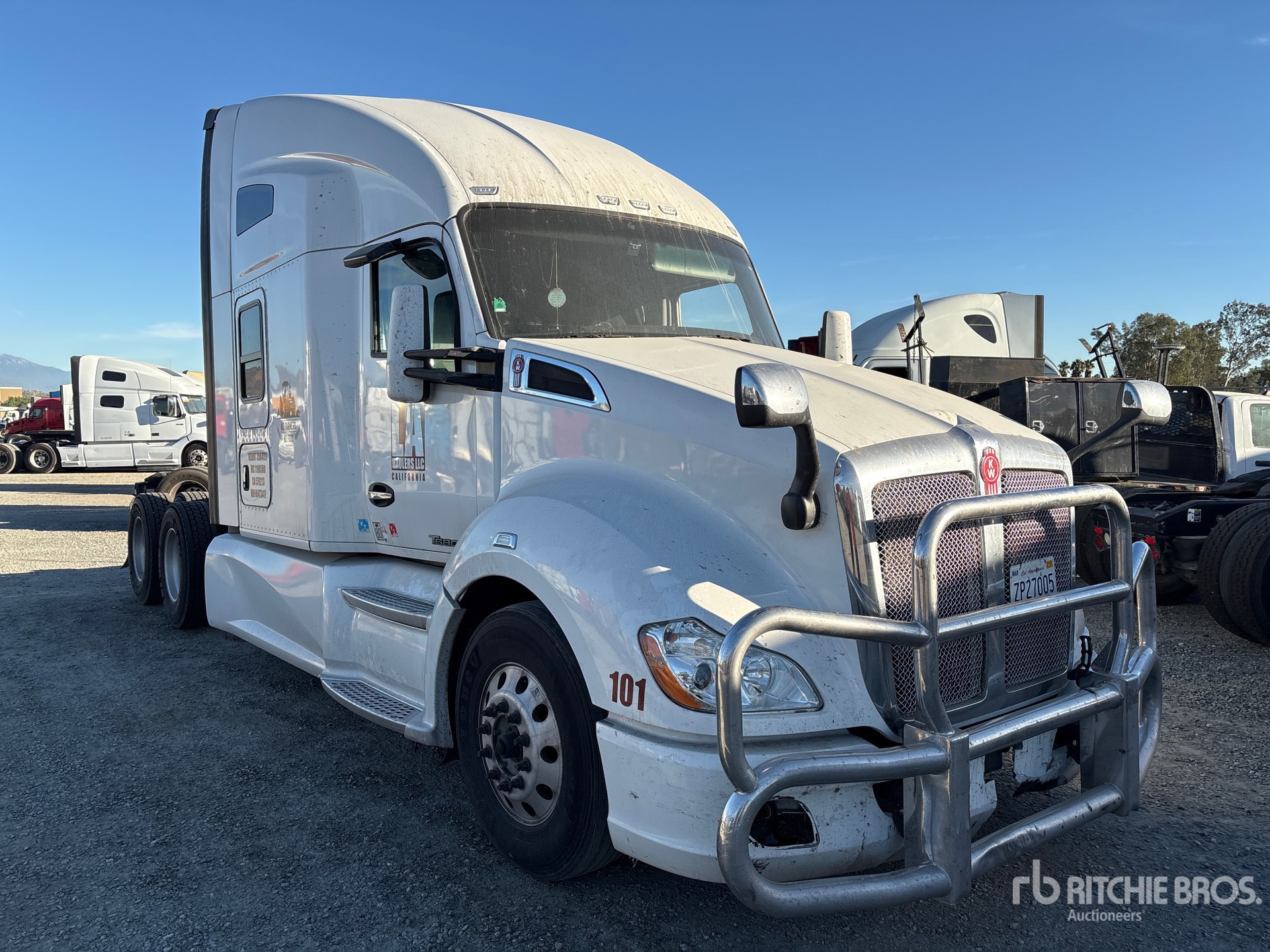 Aspect général with Image, coin avant droit