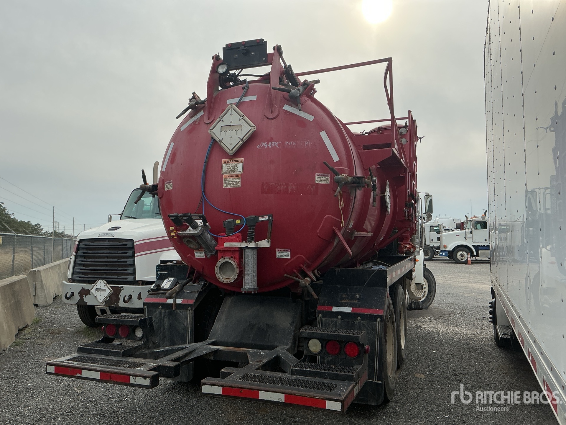 Aspect général with Image, coin arrière droit