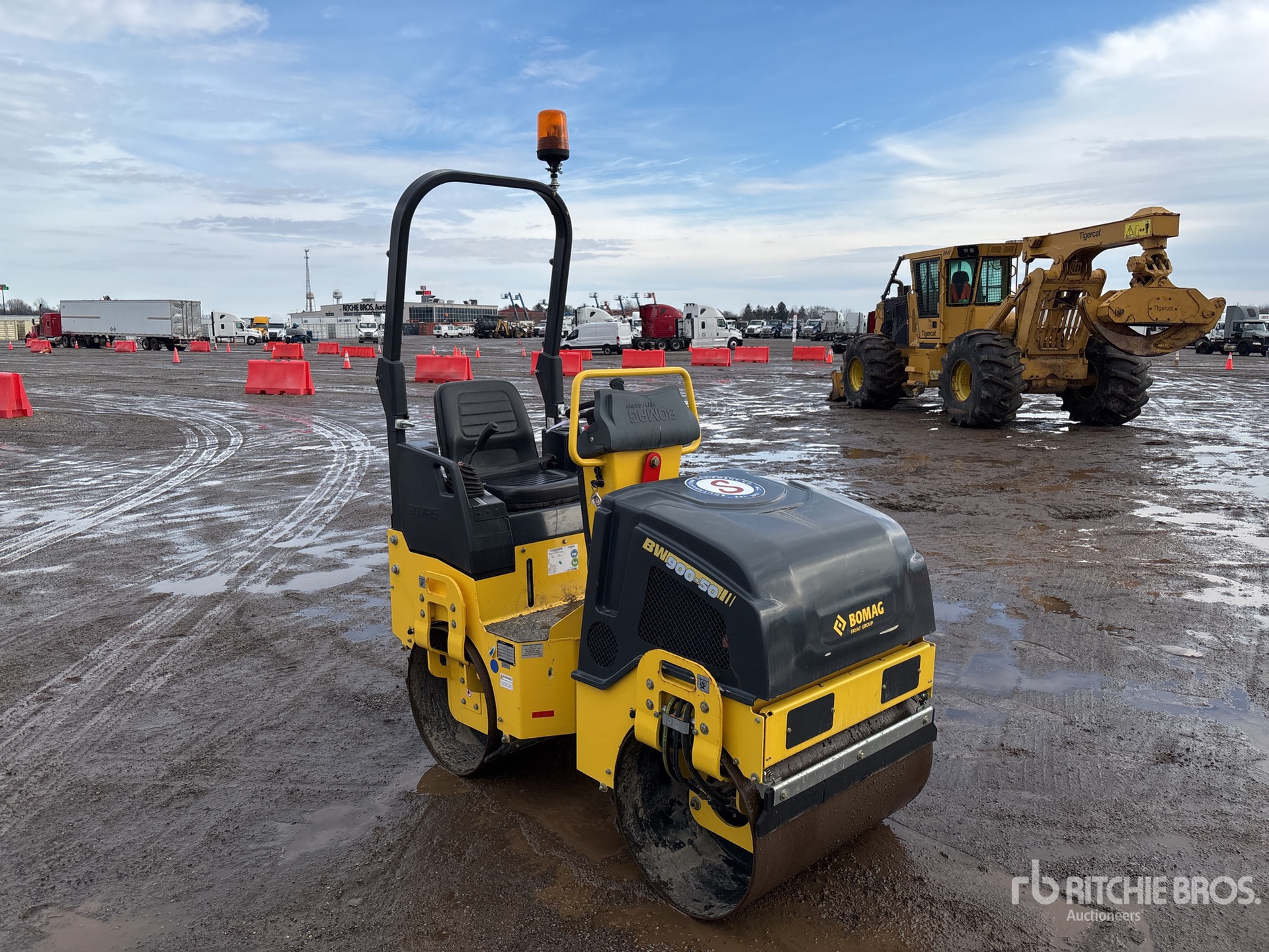 General Appearance with Bild, Ecke vorne rechts