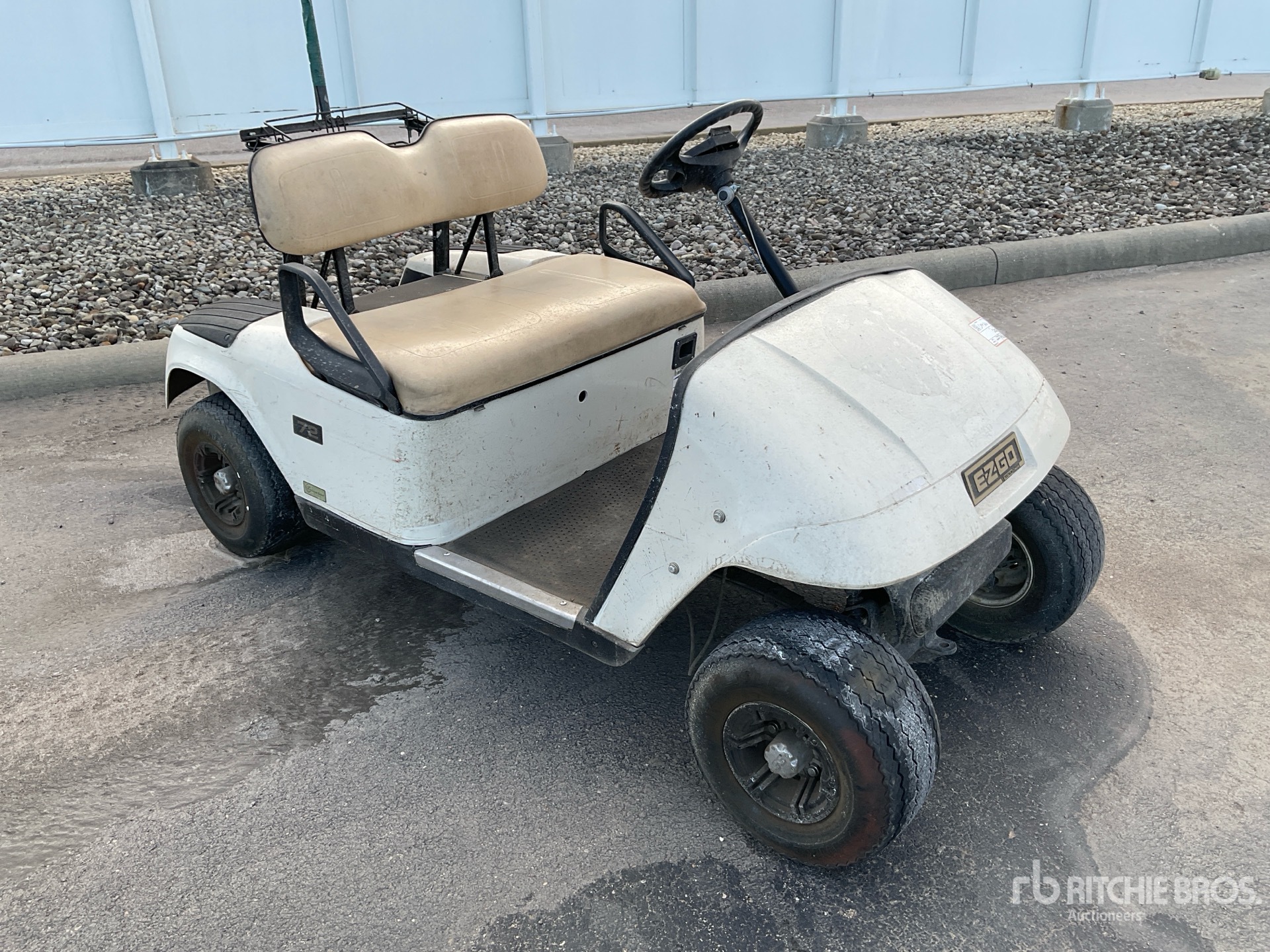 General Appearance with Bild, Ecke vorne rechts