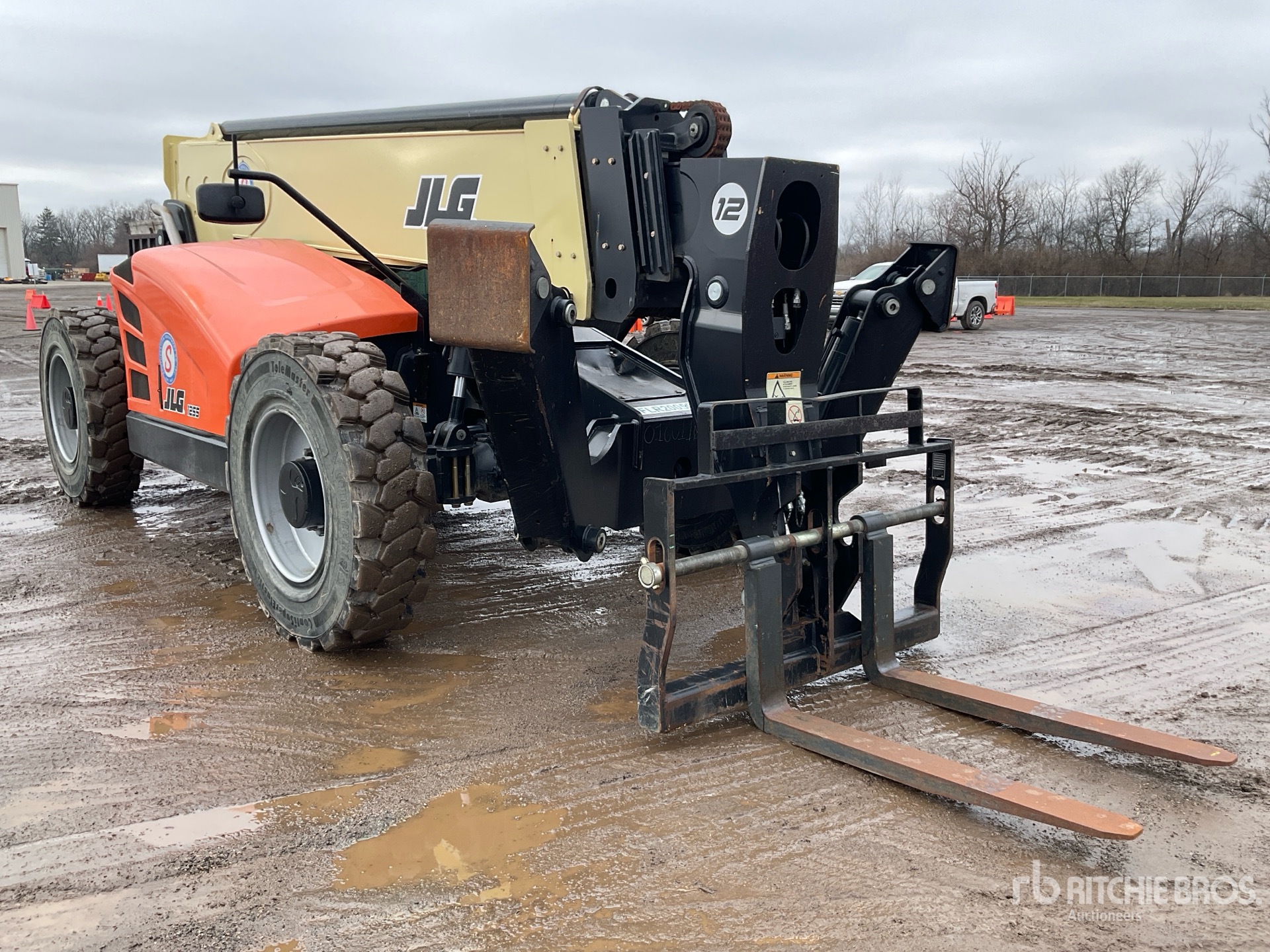 General Appearance with Picture, Right Front Corner