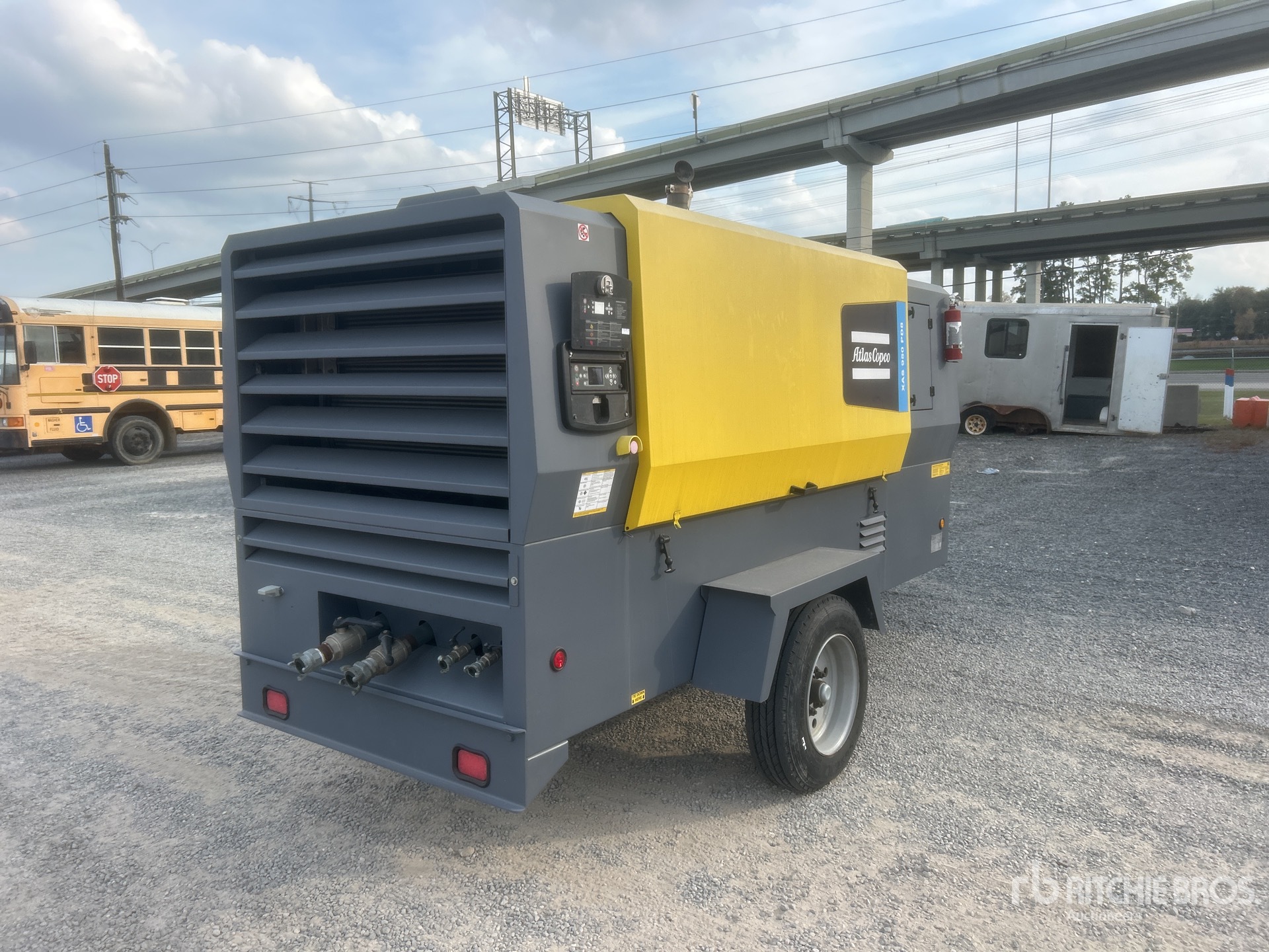 General Appearance with Bild, Ecke hinten rechts