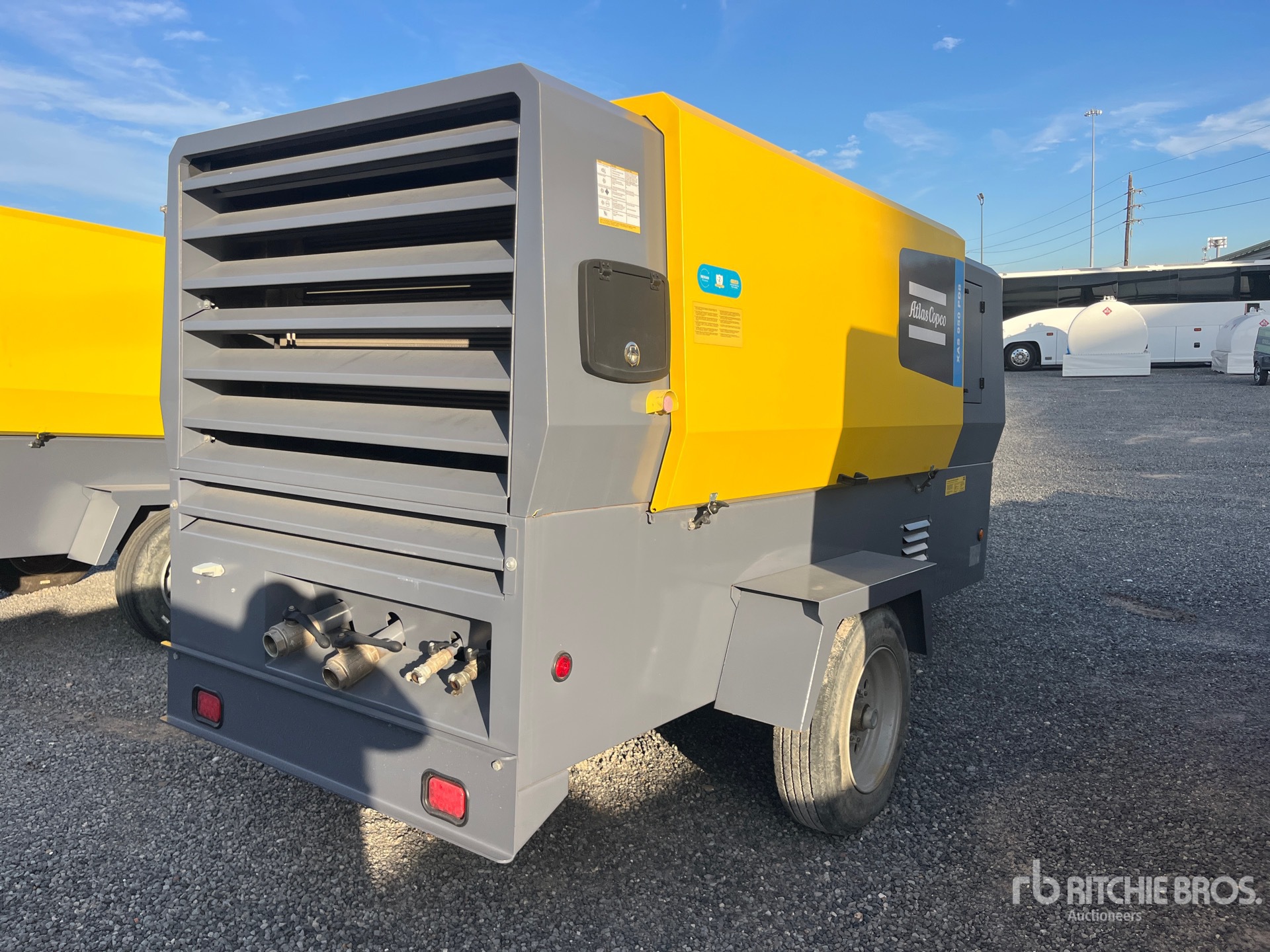 General Appearance with Foto, angolo anteriore sinistro