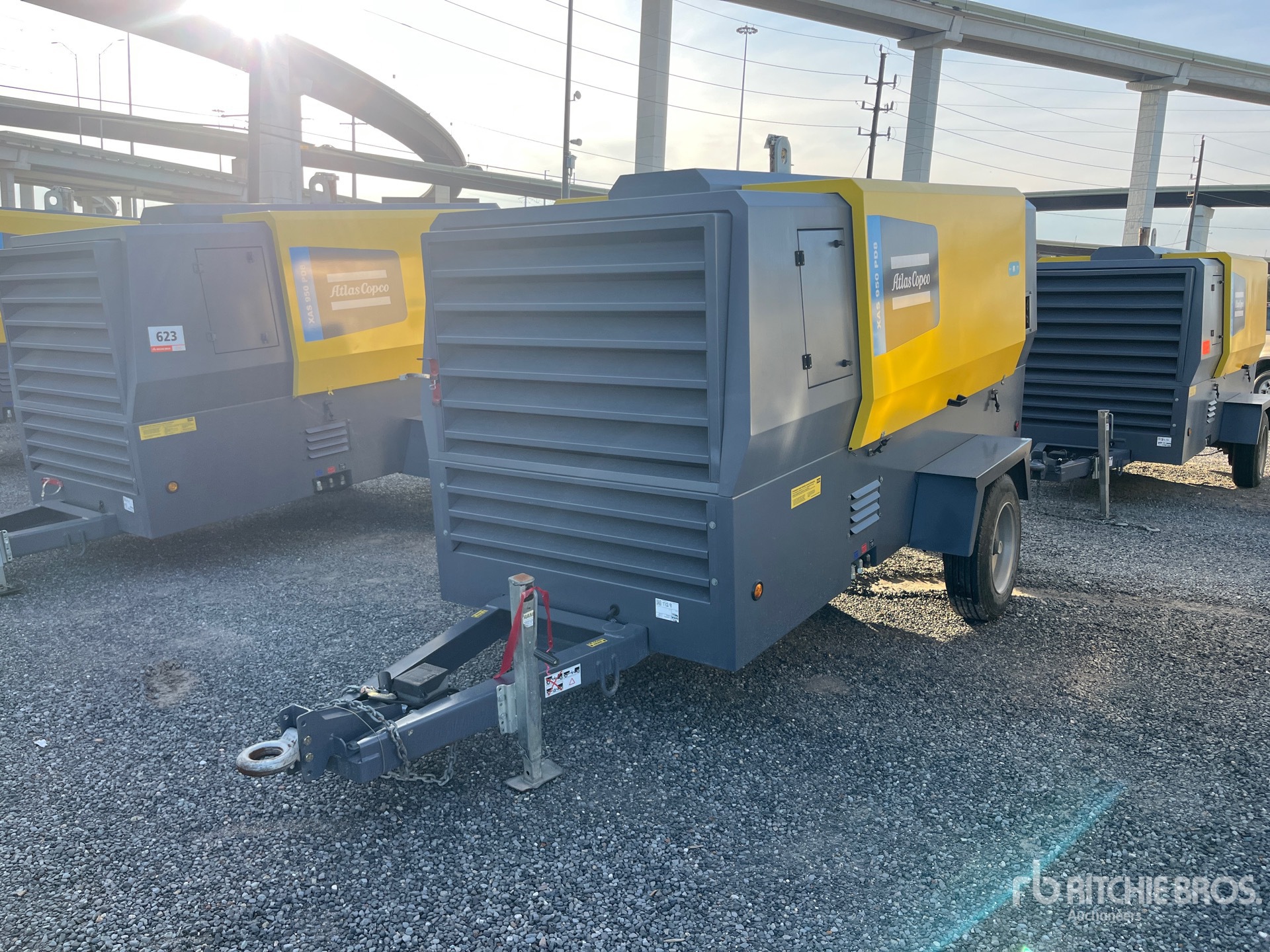 General Appearance with Foto, angolo anteriore sinistro