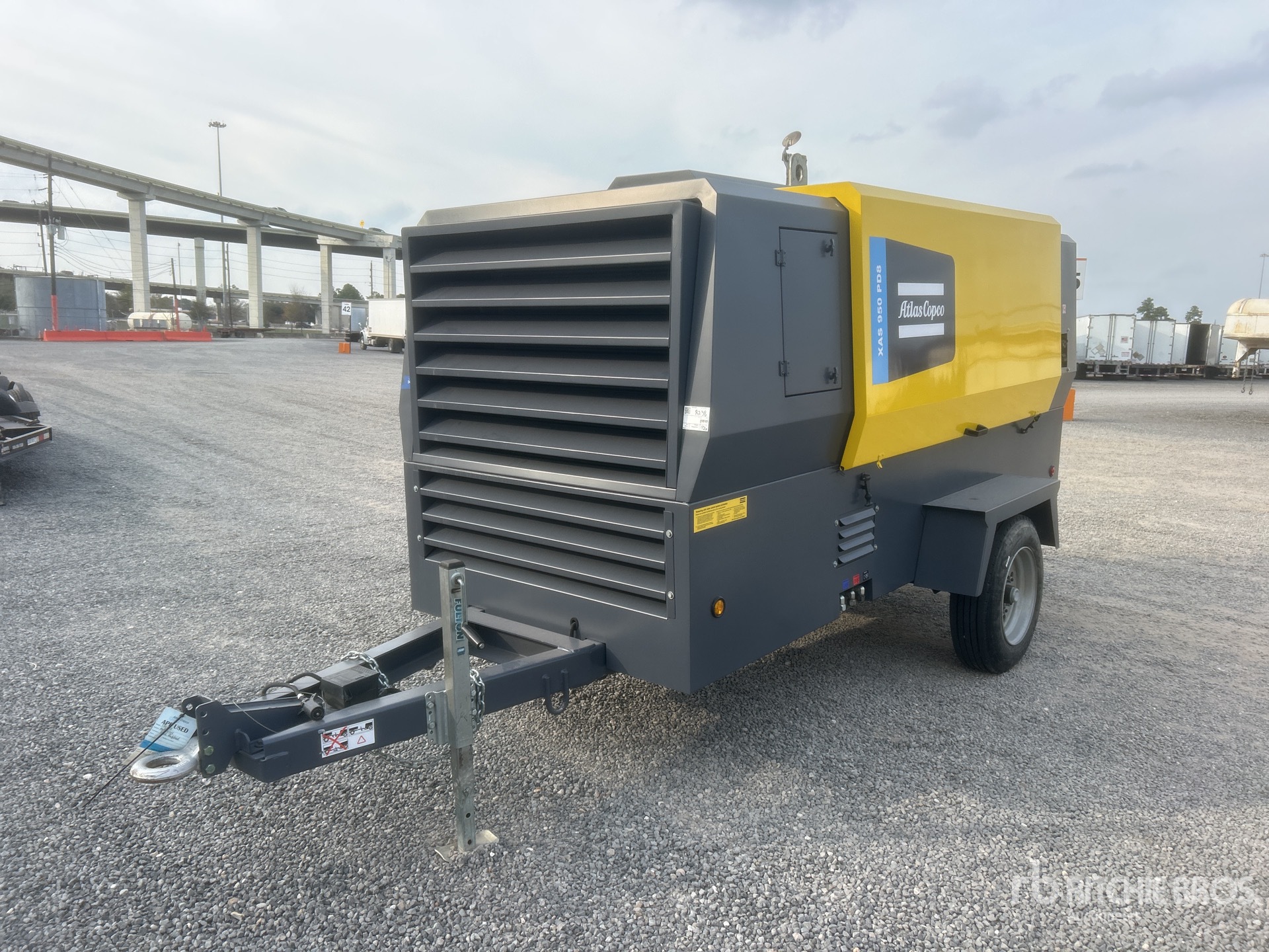 General Appearance with Bild, Ecke vorne links