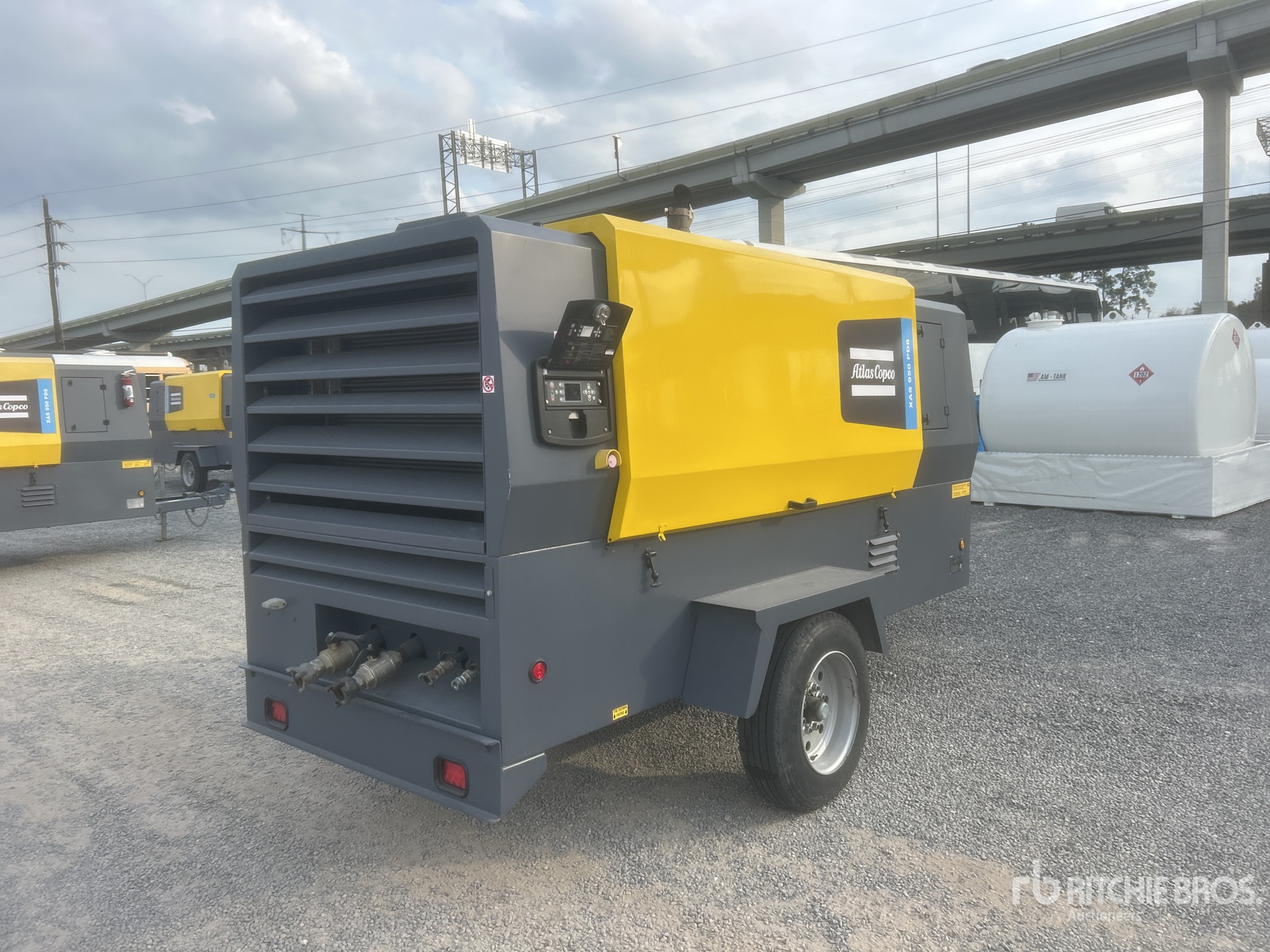 General Appearance with Bild, Ecke hinten rechts