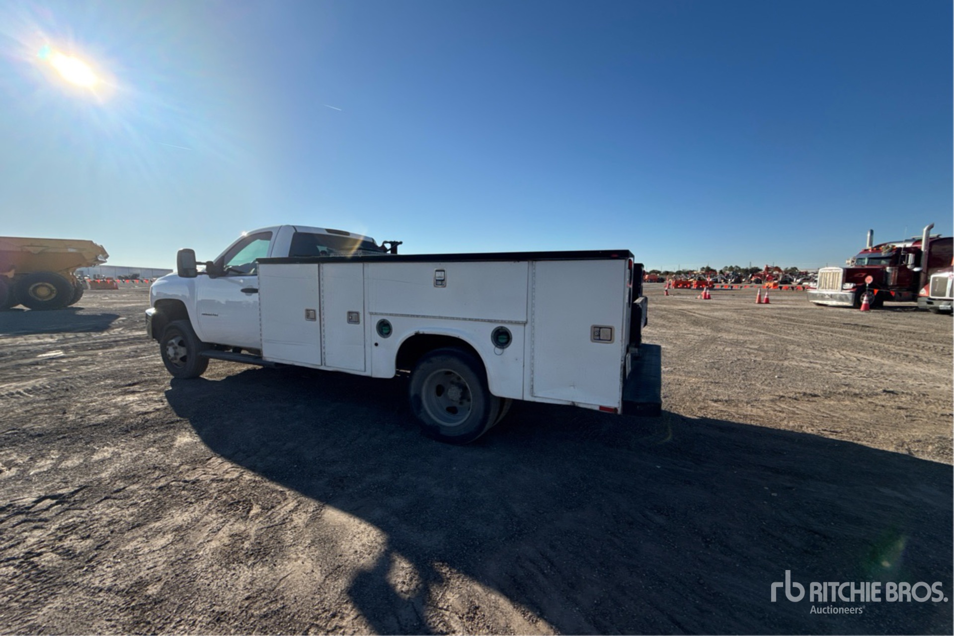 General Appearance with Picture, Left Rear Corner