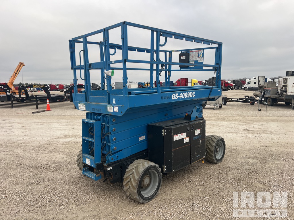 General Appearance - Scissor Lift* with Imagen: esquina trasera derecha