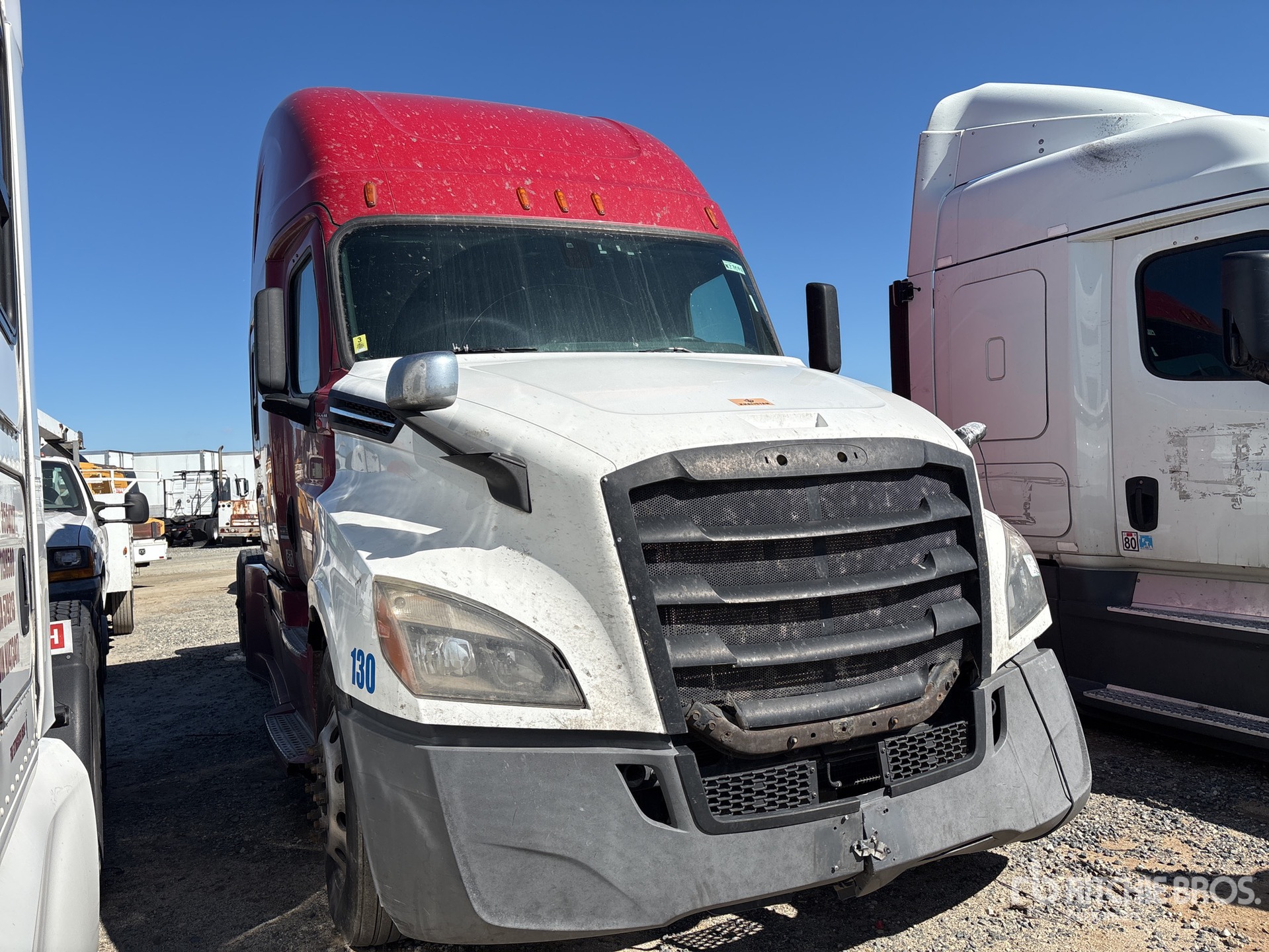 Aspect général with Image, coin avant droit