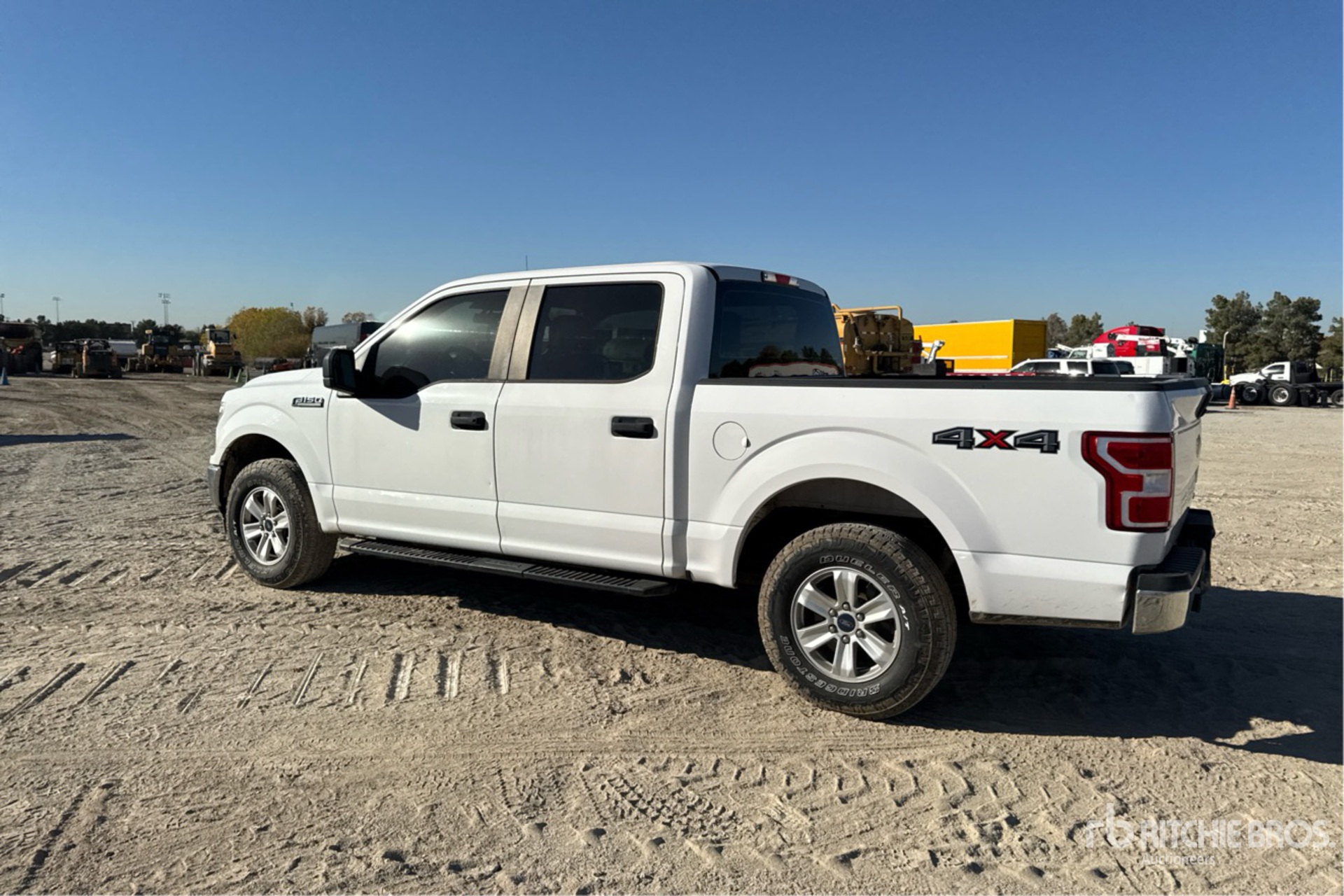 General Appearance with Foto, angolo posteriore sinistro