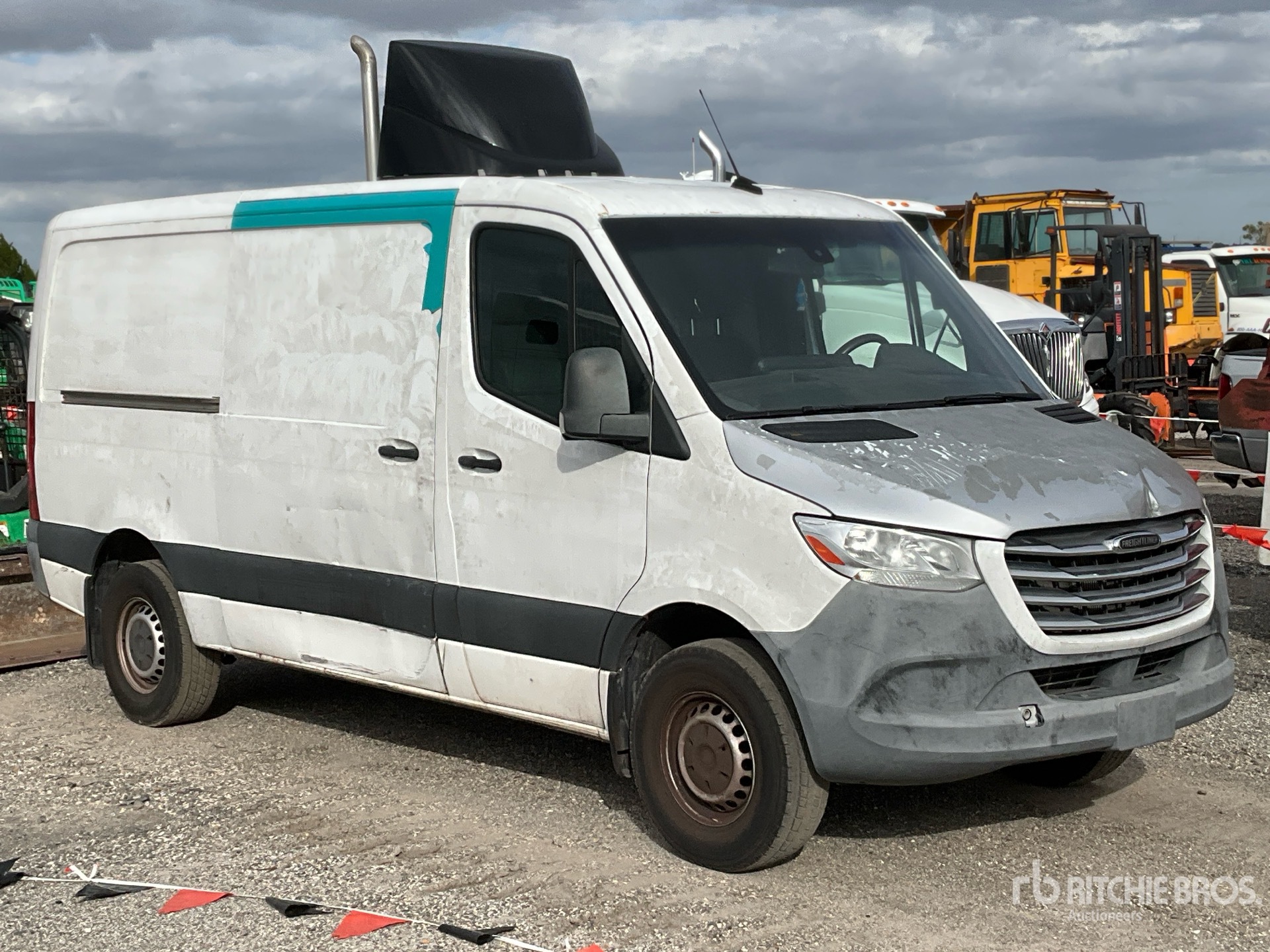 General Appearance with Picture, Right Front Corner