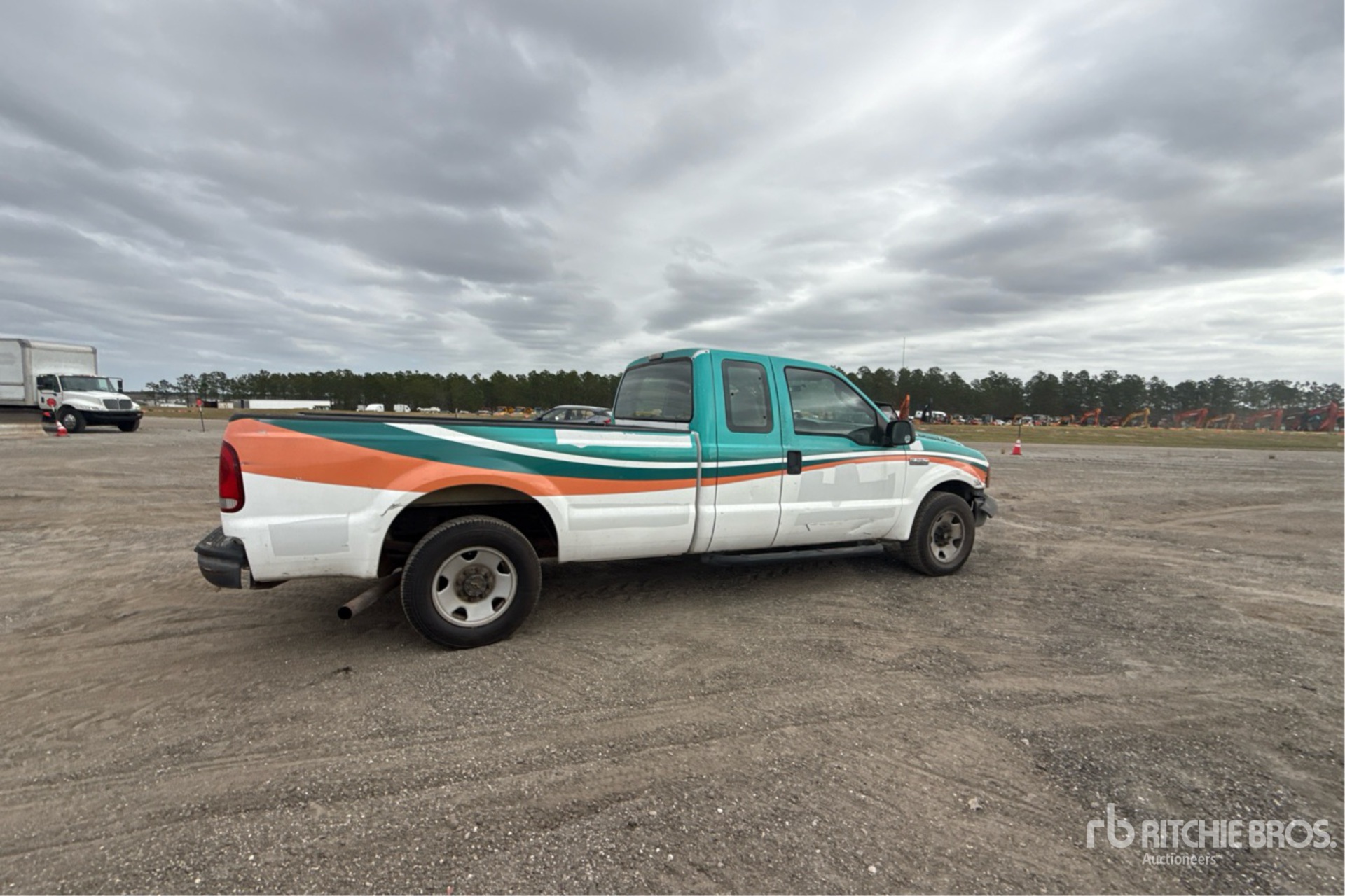 General Appearance with Imagen: esquina trasera derecha