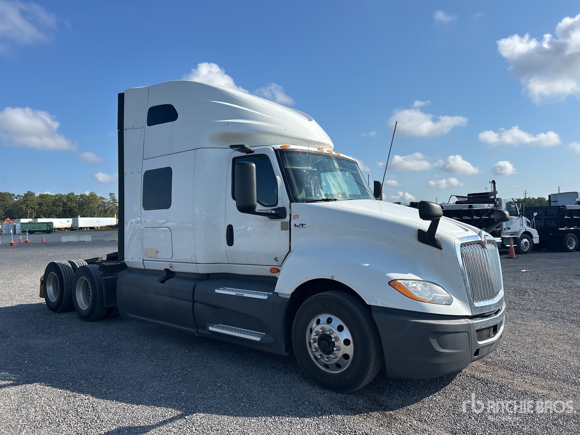 General Appearance with Imagen: esquina delantera derecha