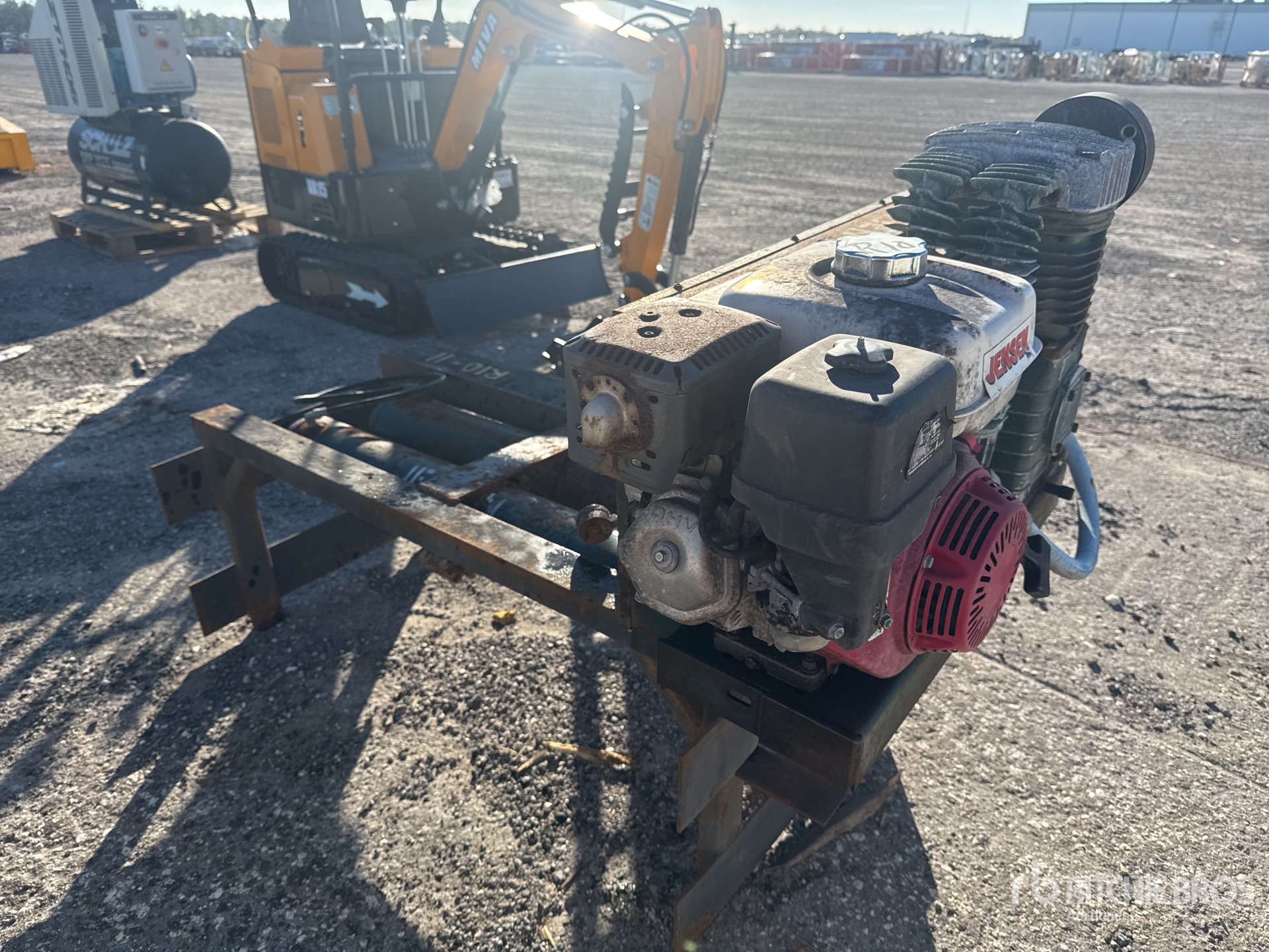 Aspect général with Image, coin arrière gauche