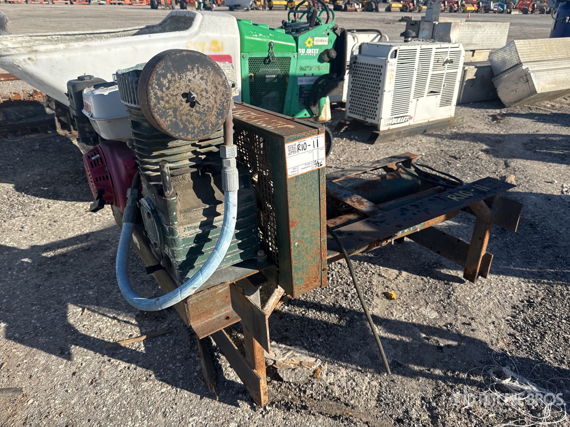 Aspect général with Image, coin arrière droit