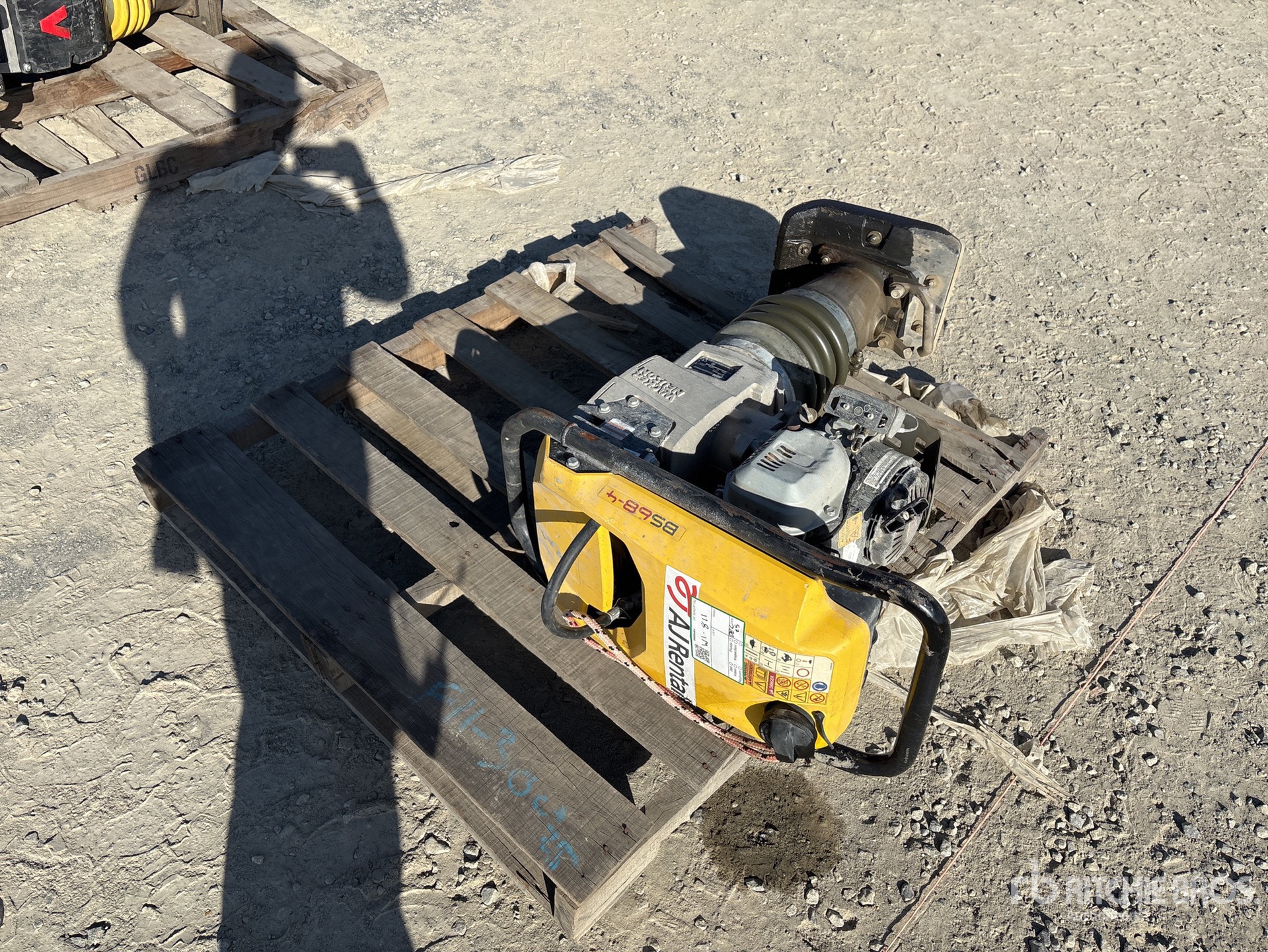 Aspect général with Image, coin avant droit