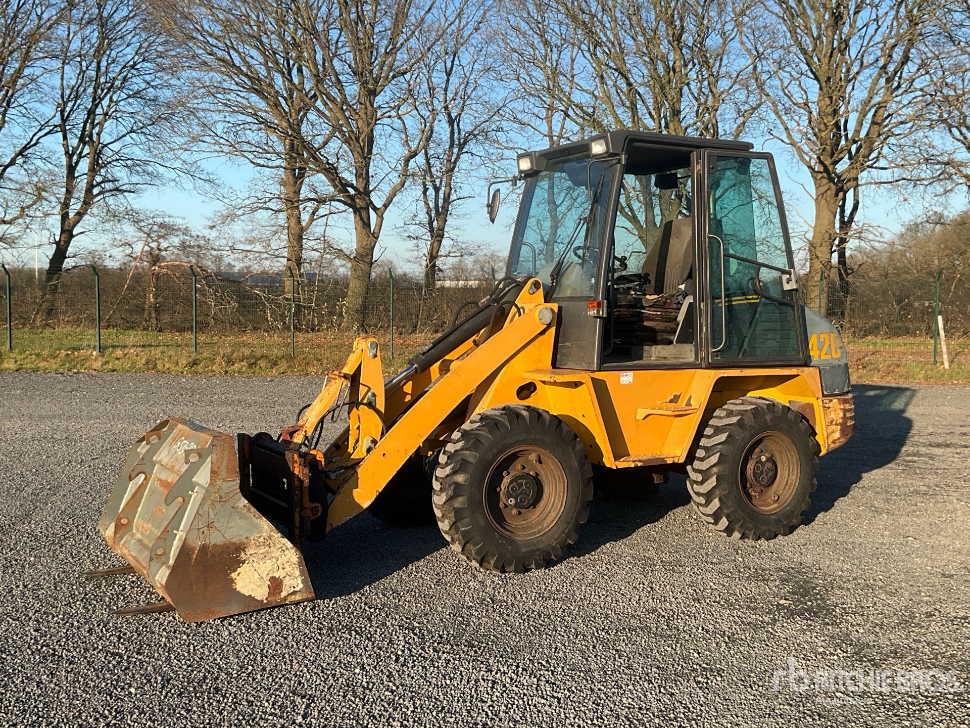 General Appearance with Bild, Ecke vorne links