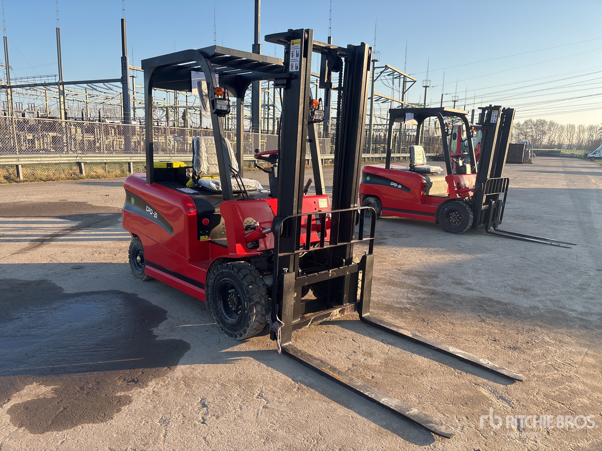 General Appearance with Picture, Right Front Corner