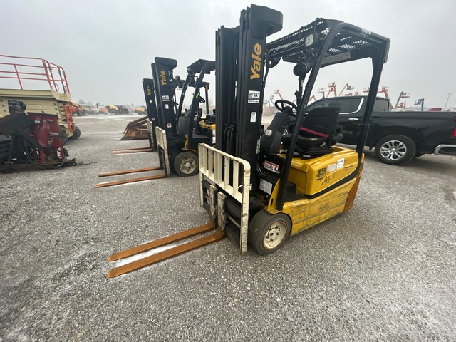 2017 Yale ERP040VTN36TE082 3750 lb Electric Forklift (Inoperable)