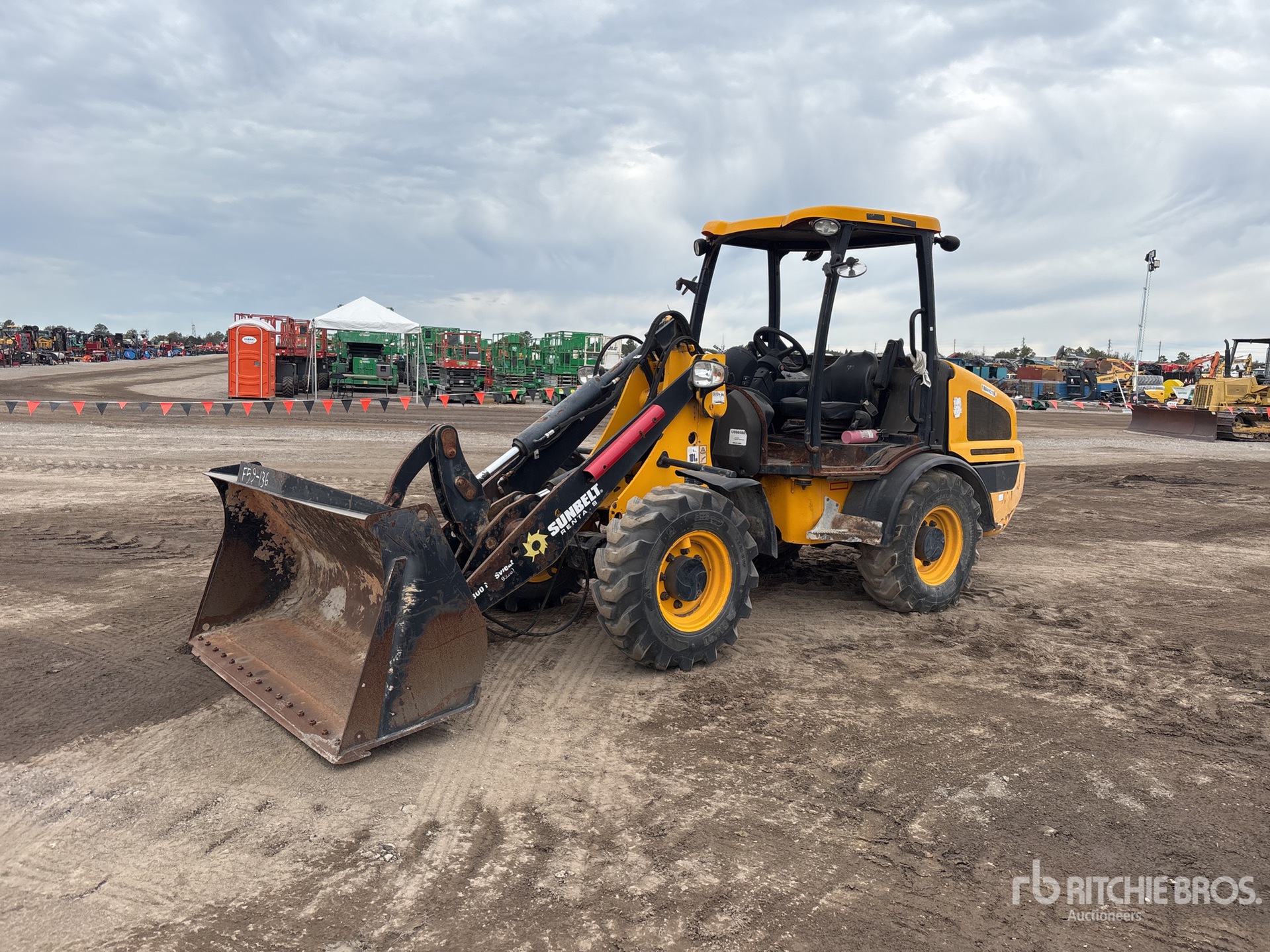 General Appearance with Bild, Ecke vorne links