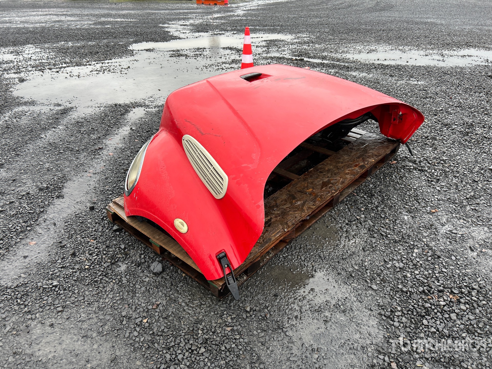 General Appearance with Picture, Left Rear Corner