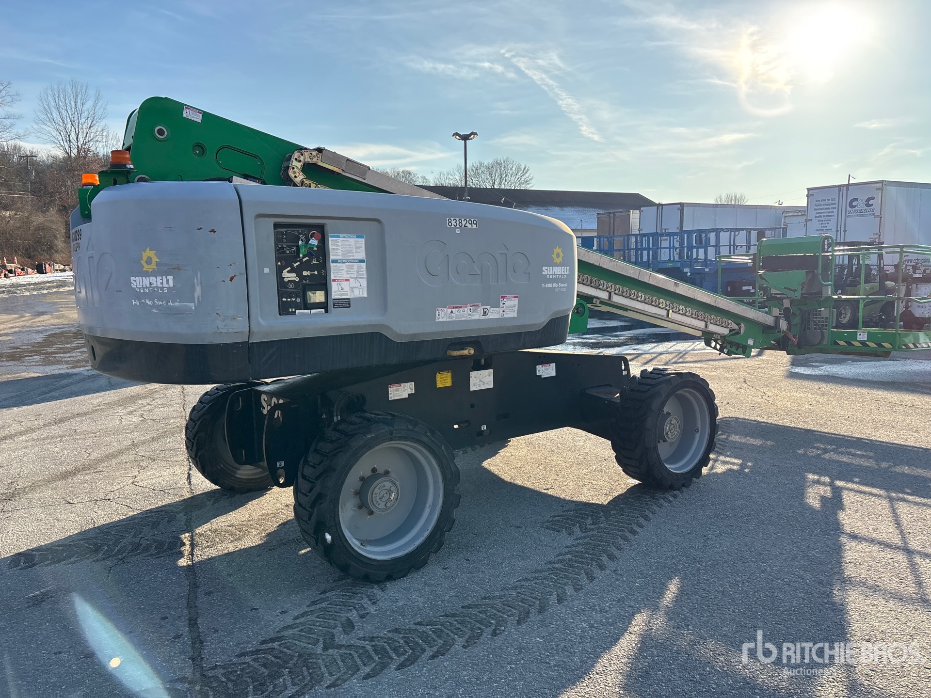 Aspect général with Image, coin arrière droit