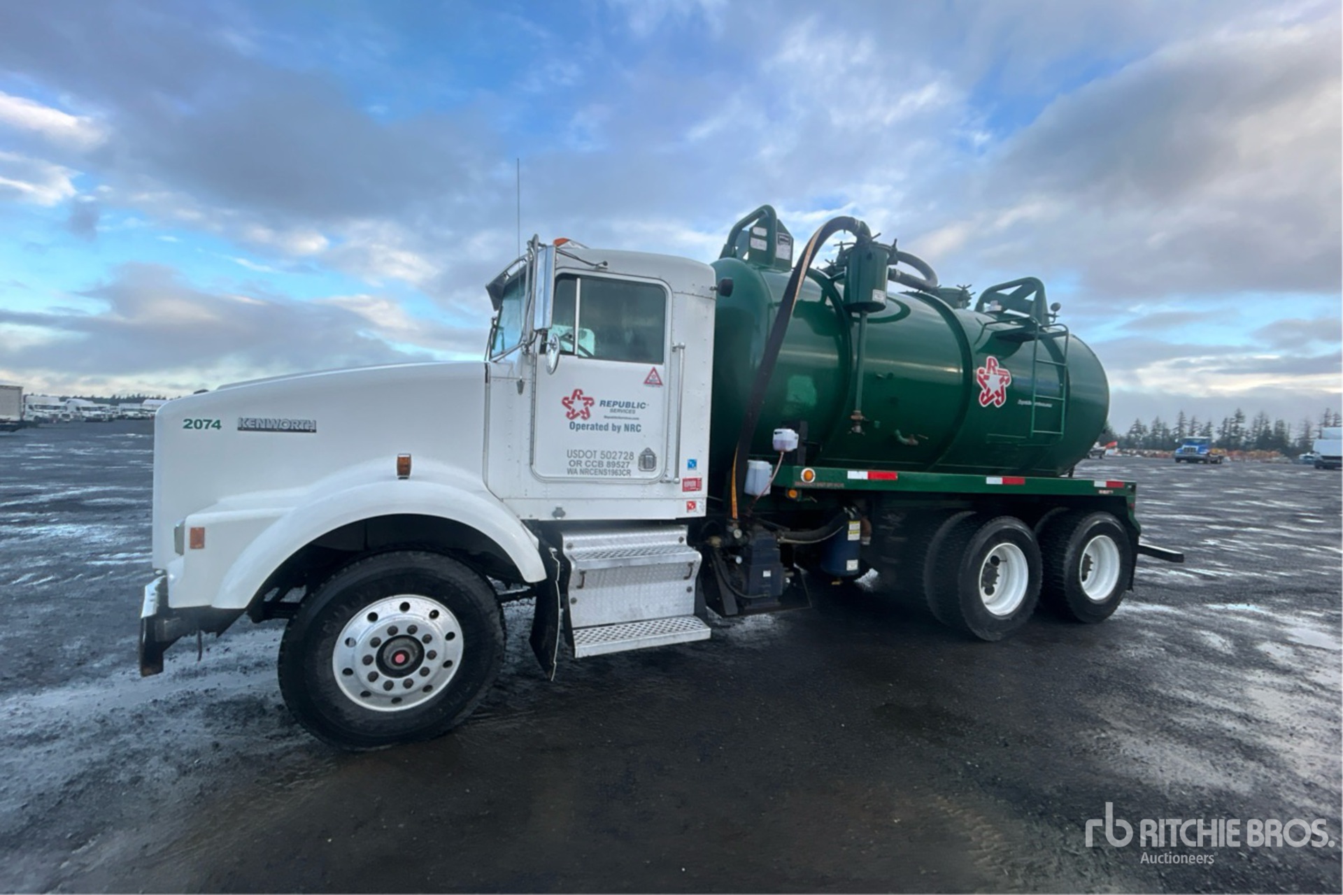 General Appearance with Picture, Left Front Corner