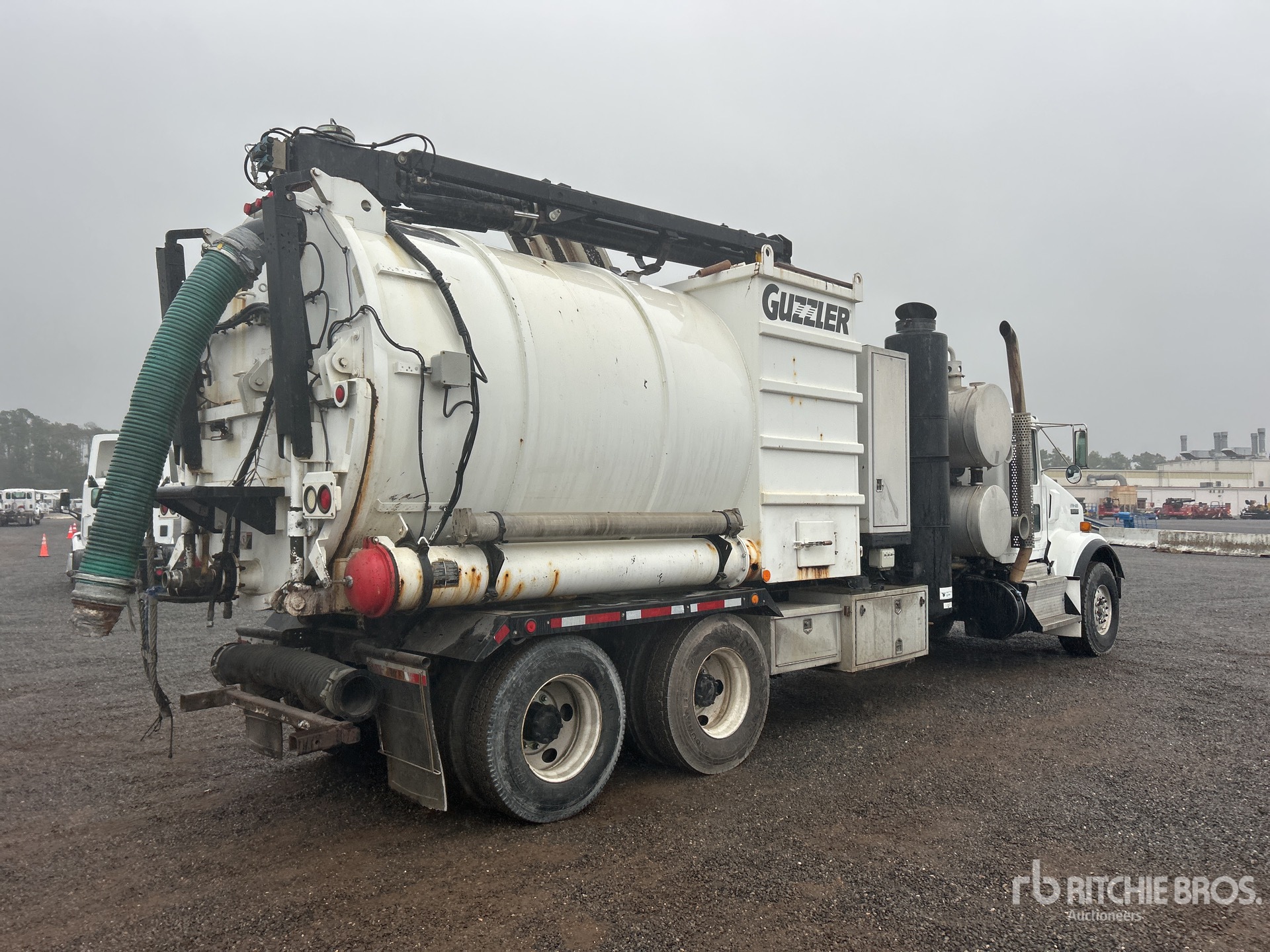 Aspect général with Image, coin arrière droit