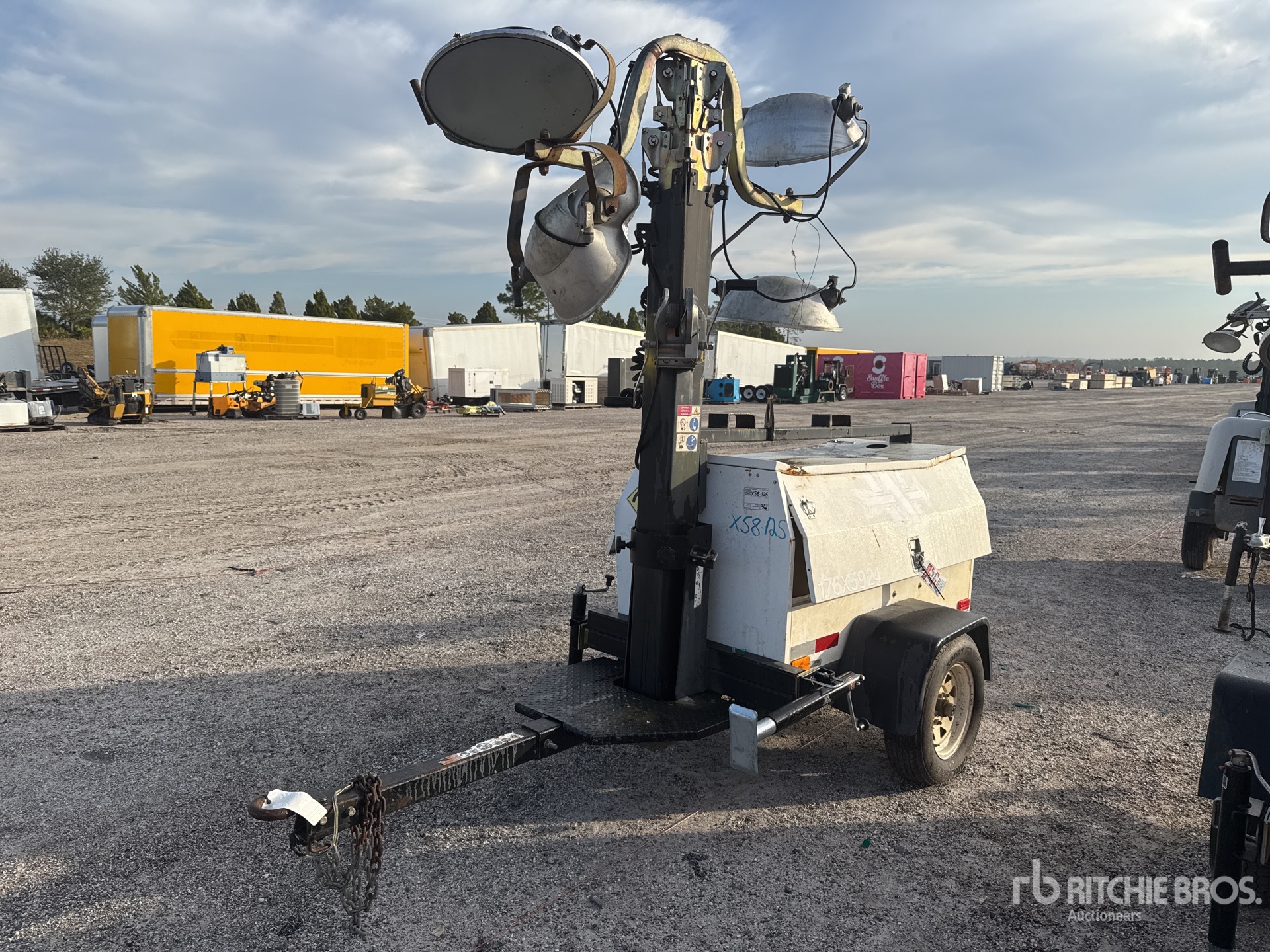 General Appearance with Bild, Ecke vorne links