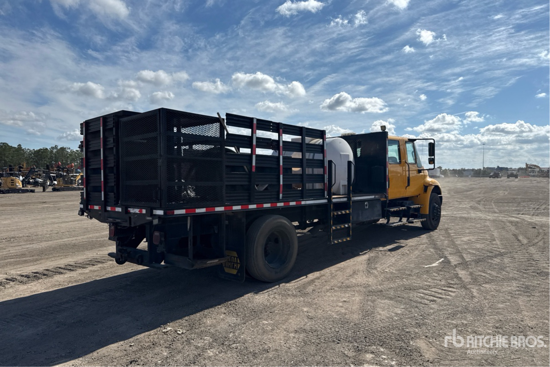 General Appearance with Imagen: esquina trasera derecha