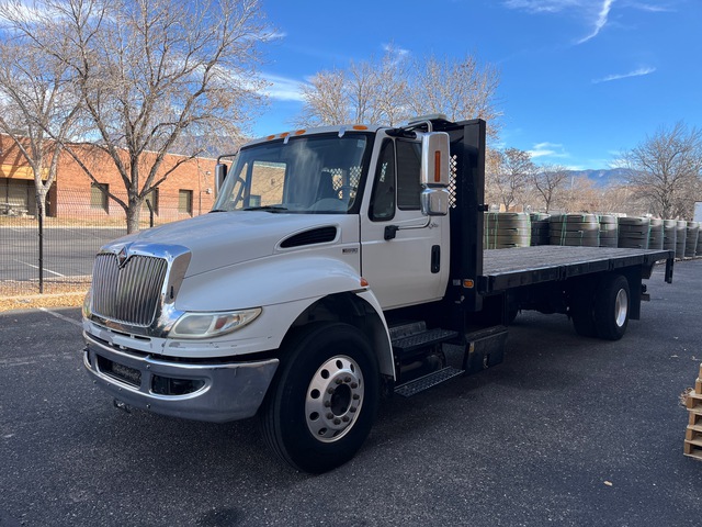 2012 International 4400 4x2 Flatbed Truck