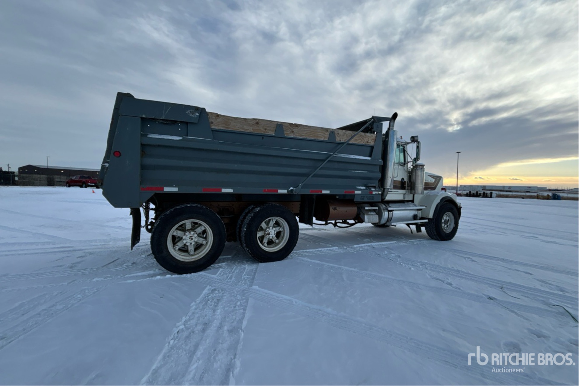 Aspect général with Image, coin arrière droit