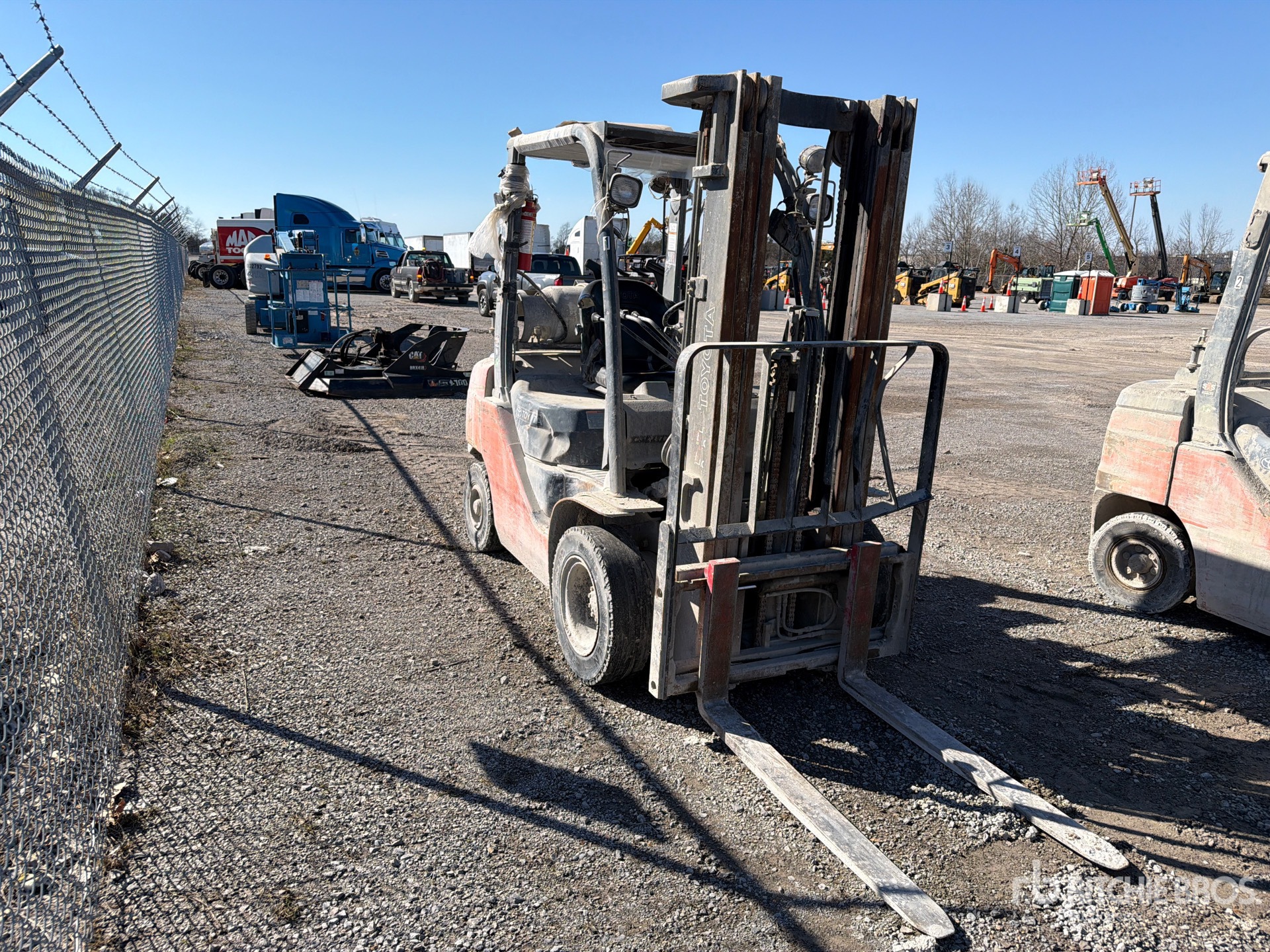 General Appearance with Picture, Right Front Corner