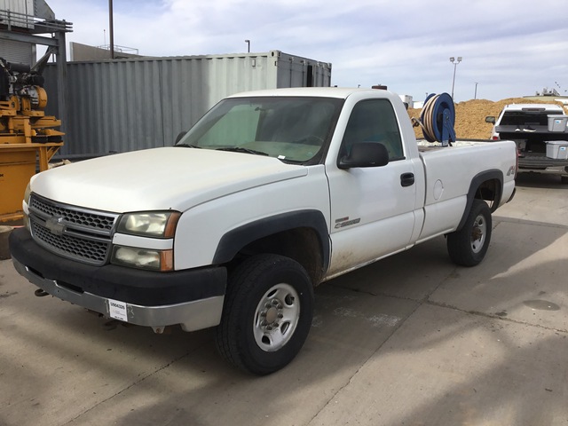 2005 Chevrolet Silverado  2500HD 4x4 Pickup