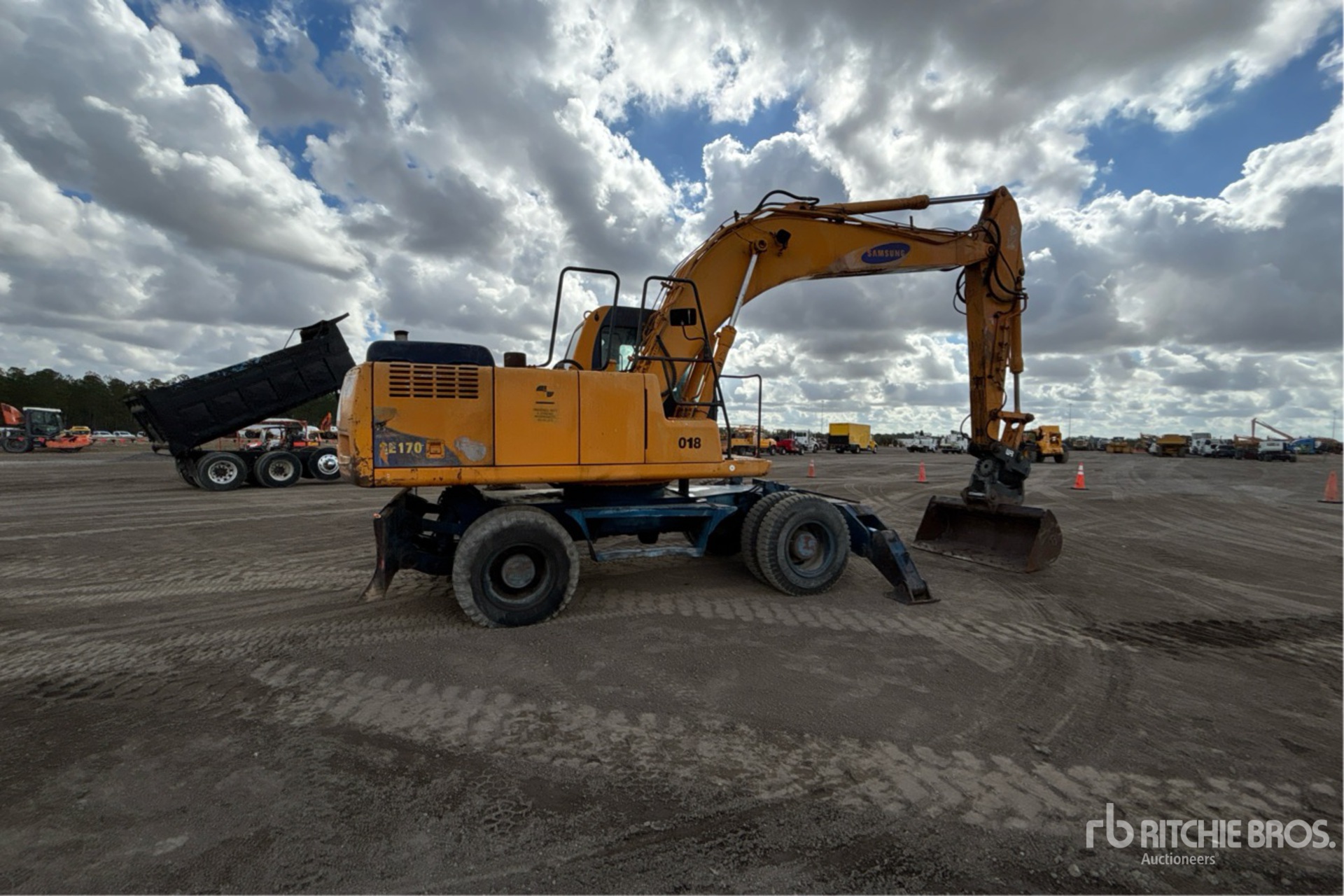 General Appearance with Imagen: esquina trasera derecha