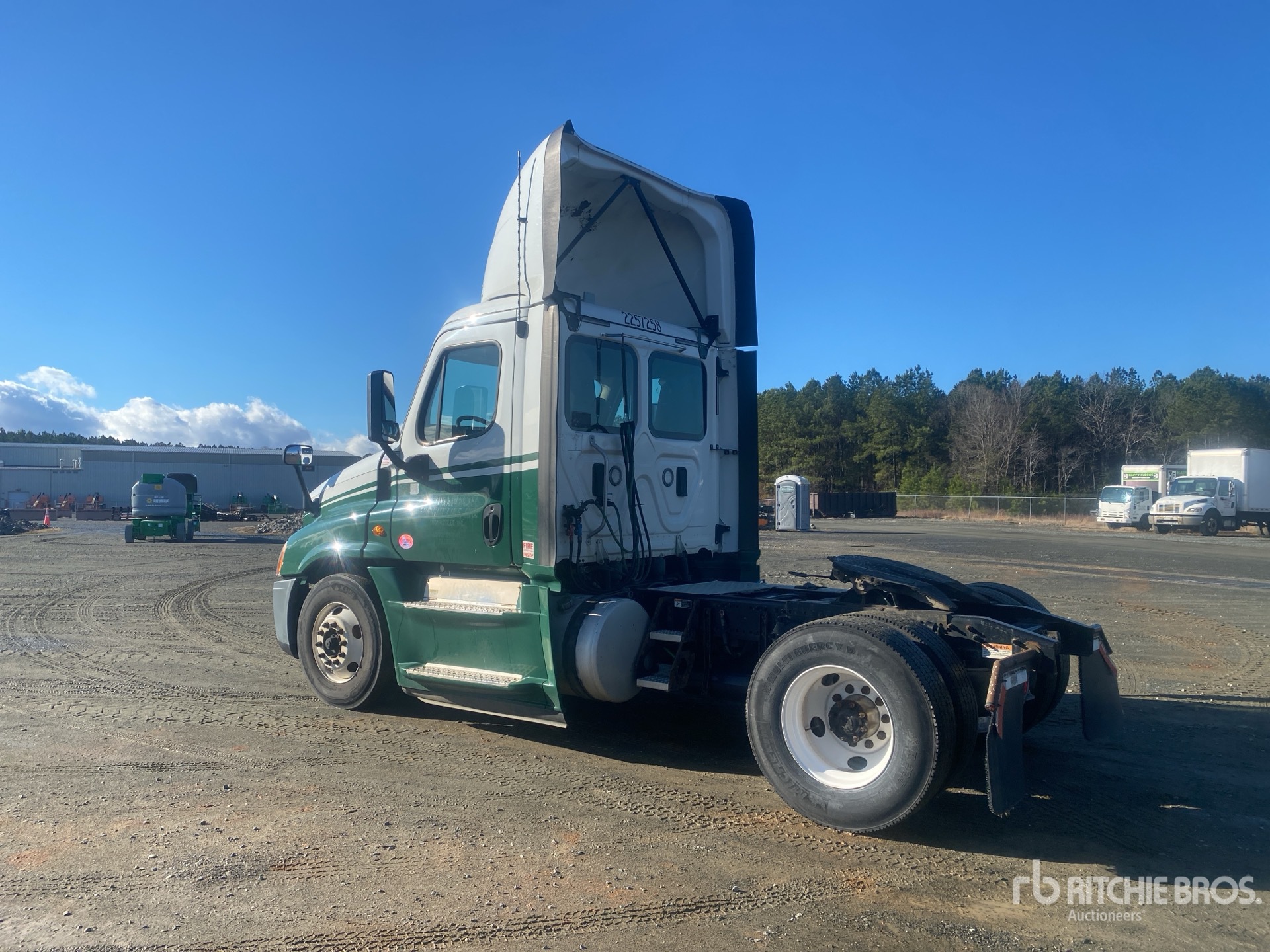 Aspect général with Image, coin arrière gauche
