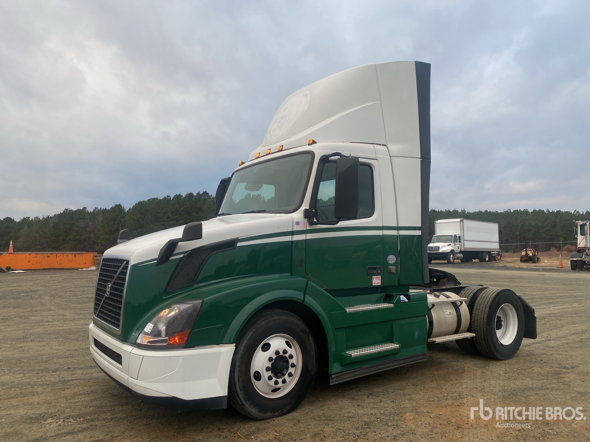 General Appearance with Foto, angolo anteriore sinistro