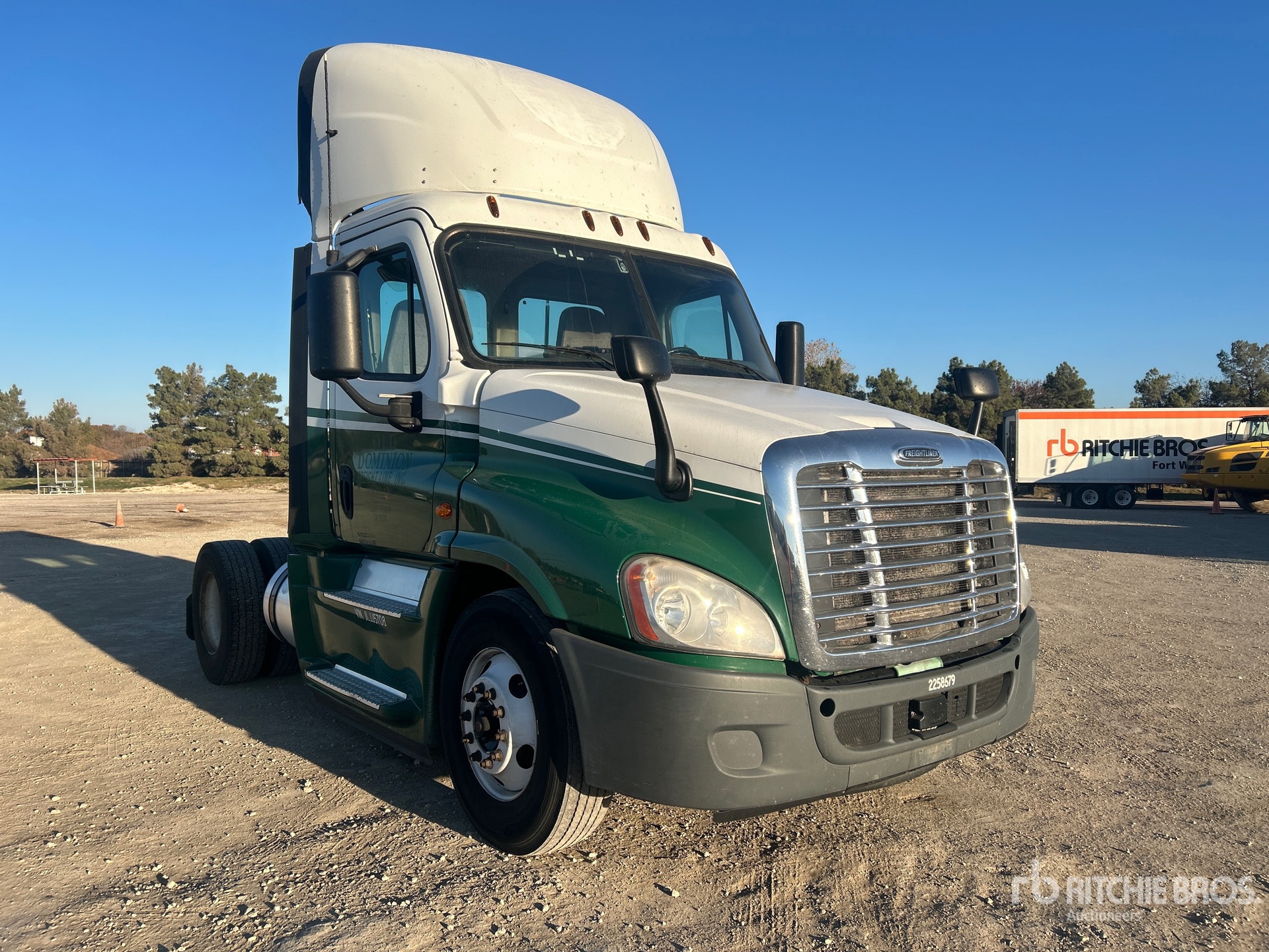 Aspect général with Image, coin avant droit