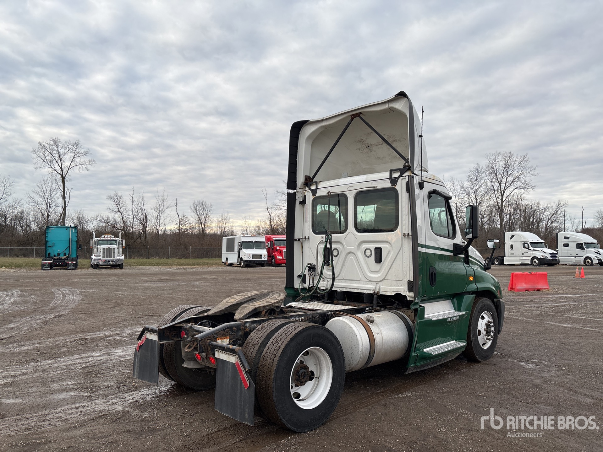 Aspect général with Image, coin arrière droit