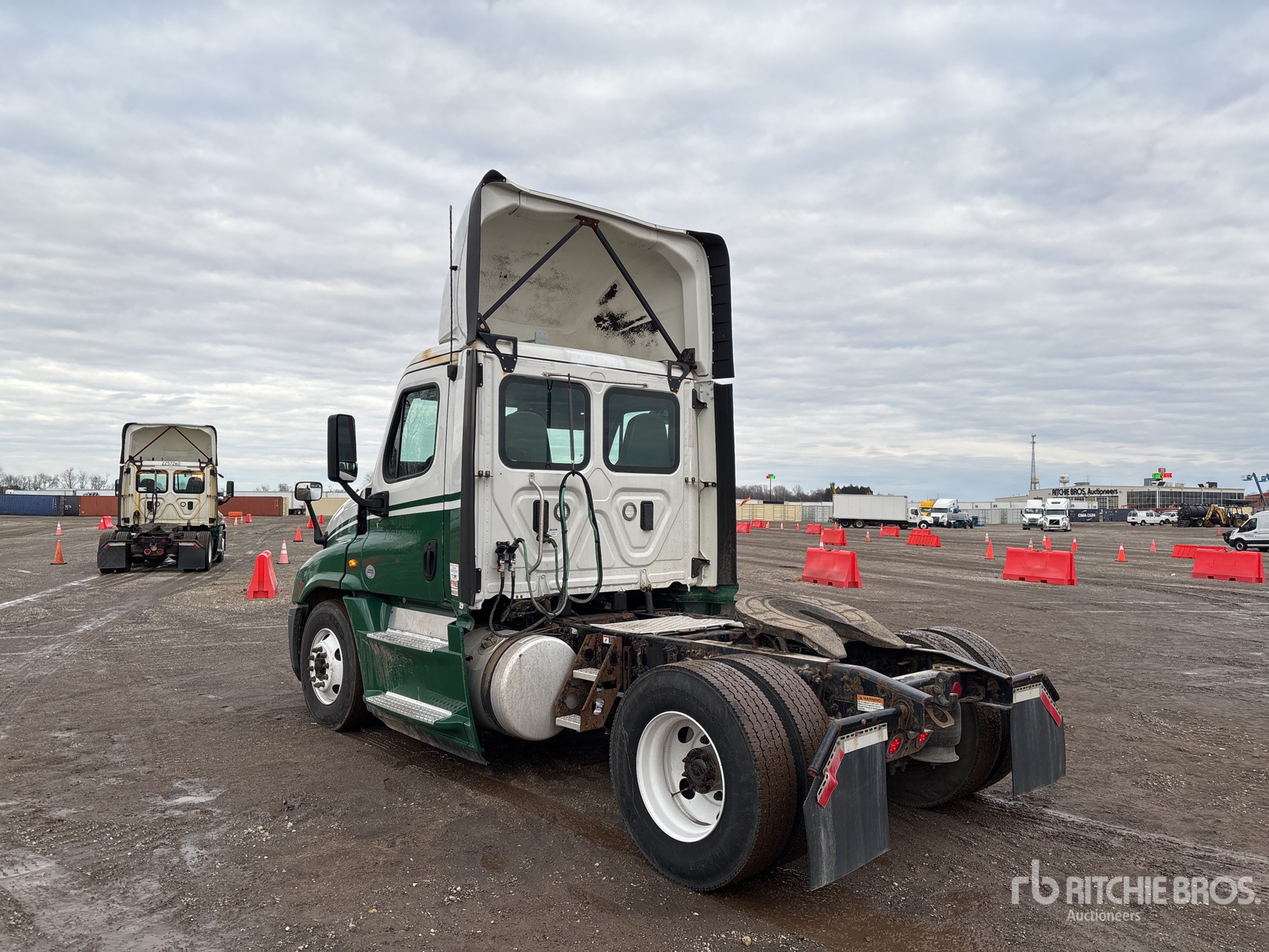 Aspect général with Image, coin arrière gauche
